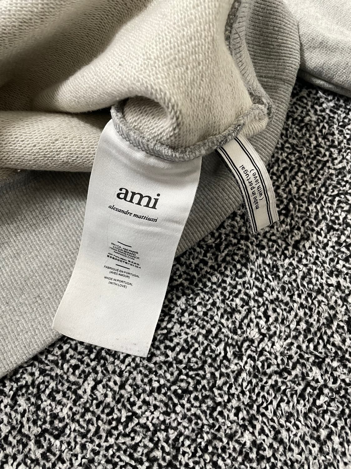 빈티지9. 아미 AMI 시그니처 빅 하트로고 스웻셔츠 맨투맨 그레이 상품이미지4