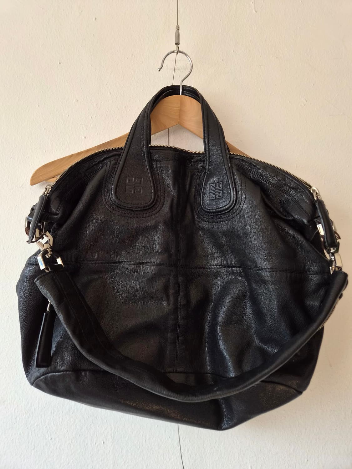 지방시 givenchy 나이팅게일 블랙 램스킨 가죽 토트백 상품이미지1