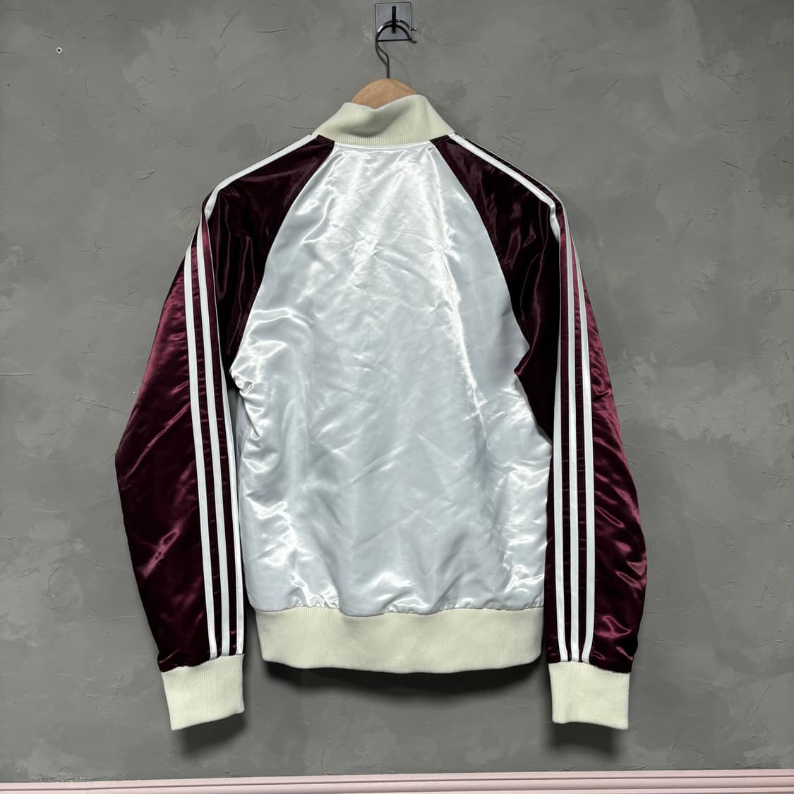 아디다스 파이어버드 니고베어 양면 봄버 자켓 화이트 버건디 상품이미지4