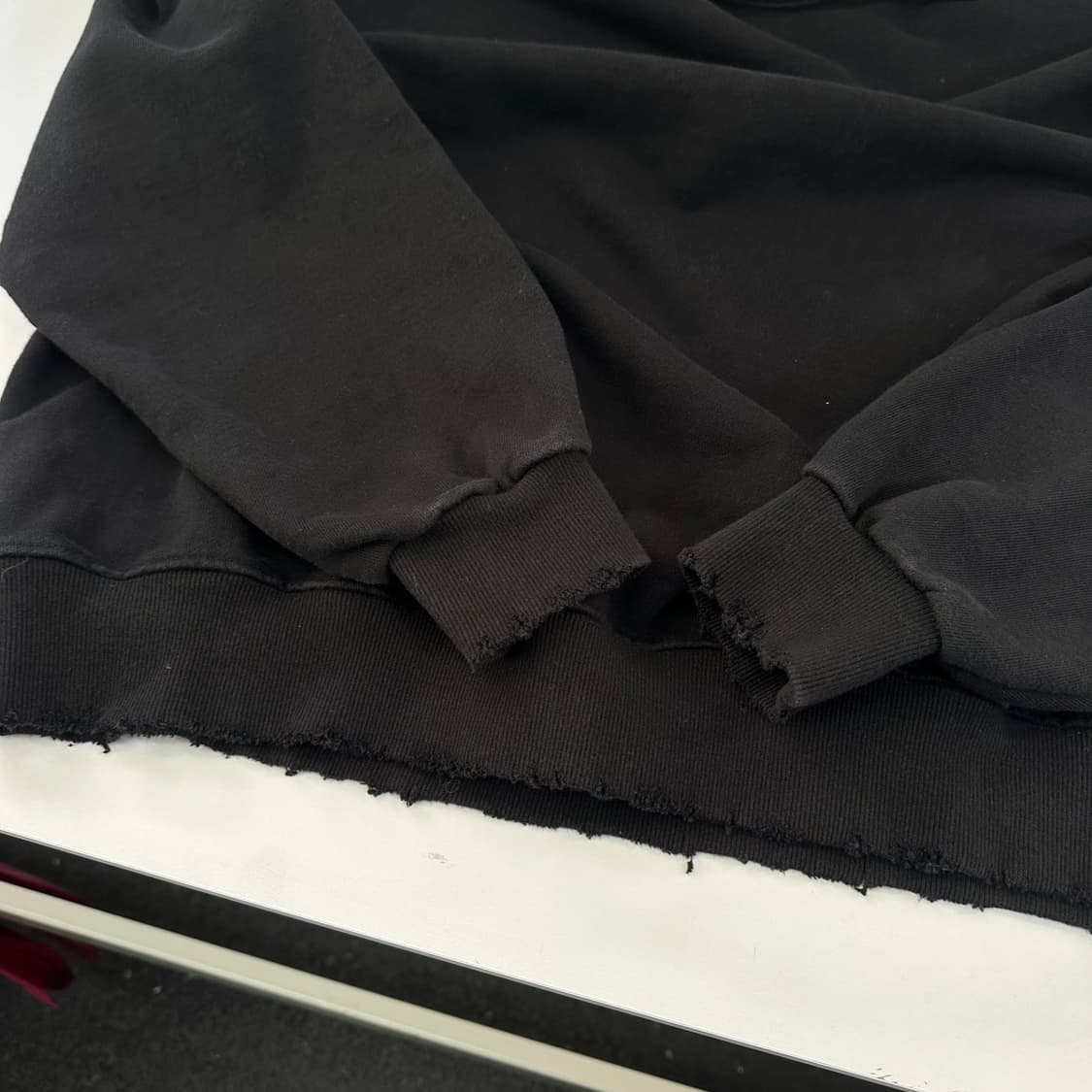 FREE MATS 블랙 데미지 디스 오버핏 맨투맨 상품이미지4