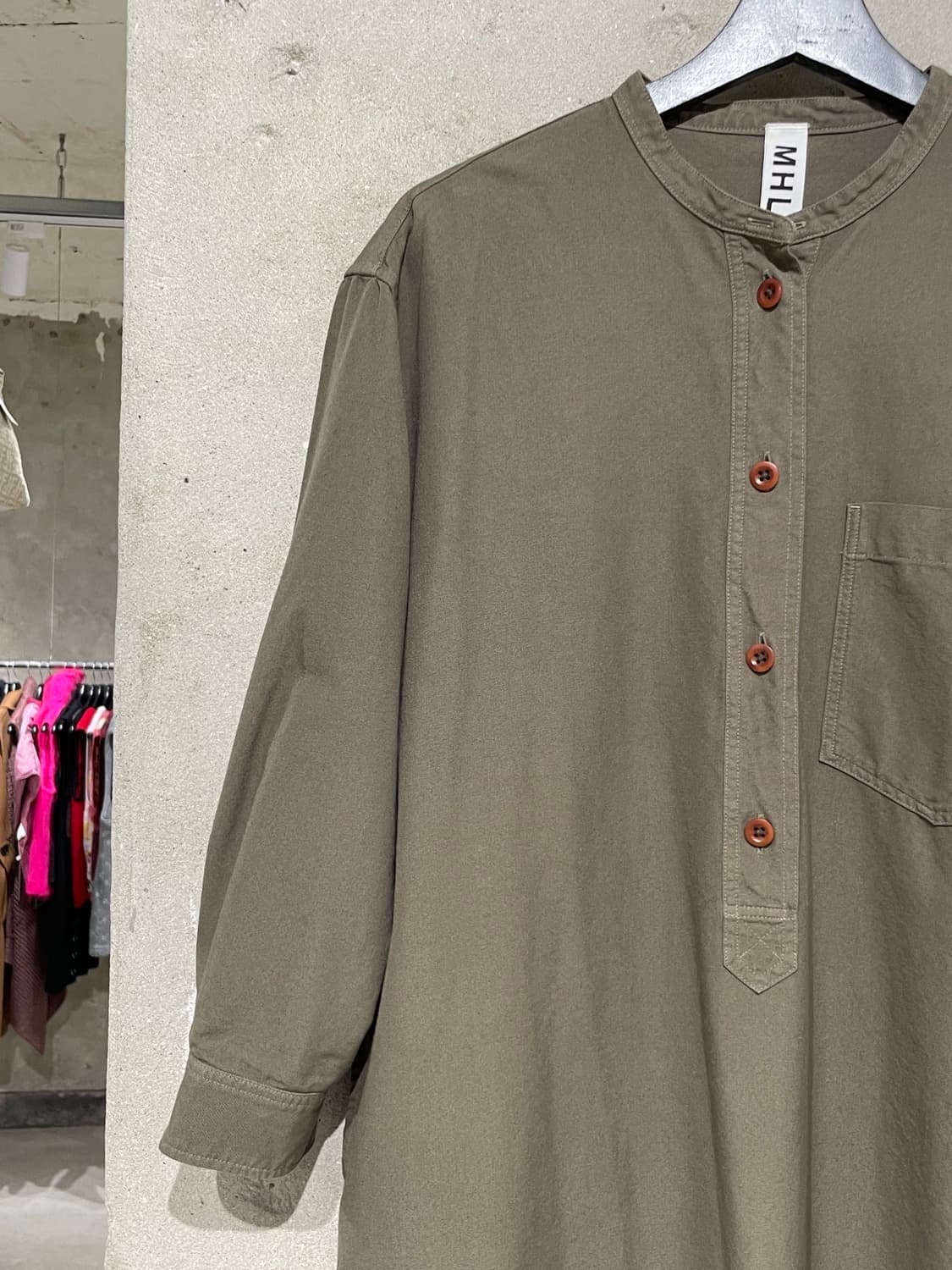 마가렛 호웰 카키 차이나 카라 하프 버튼 코튼 롱 원피스 상품이미지2