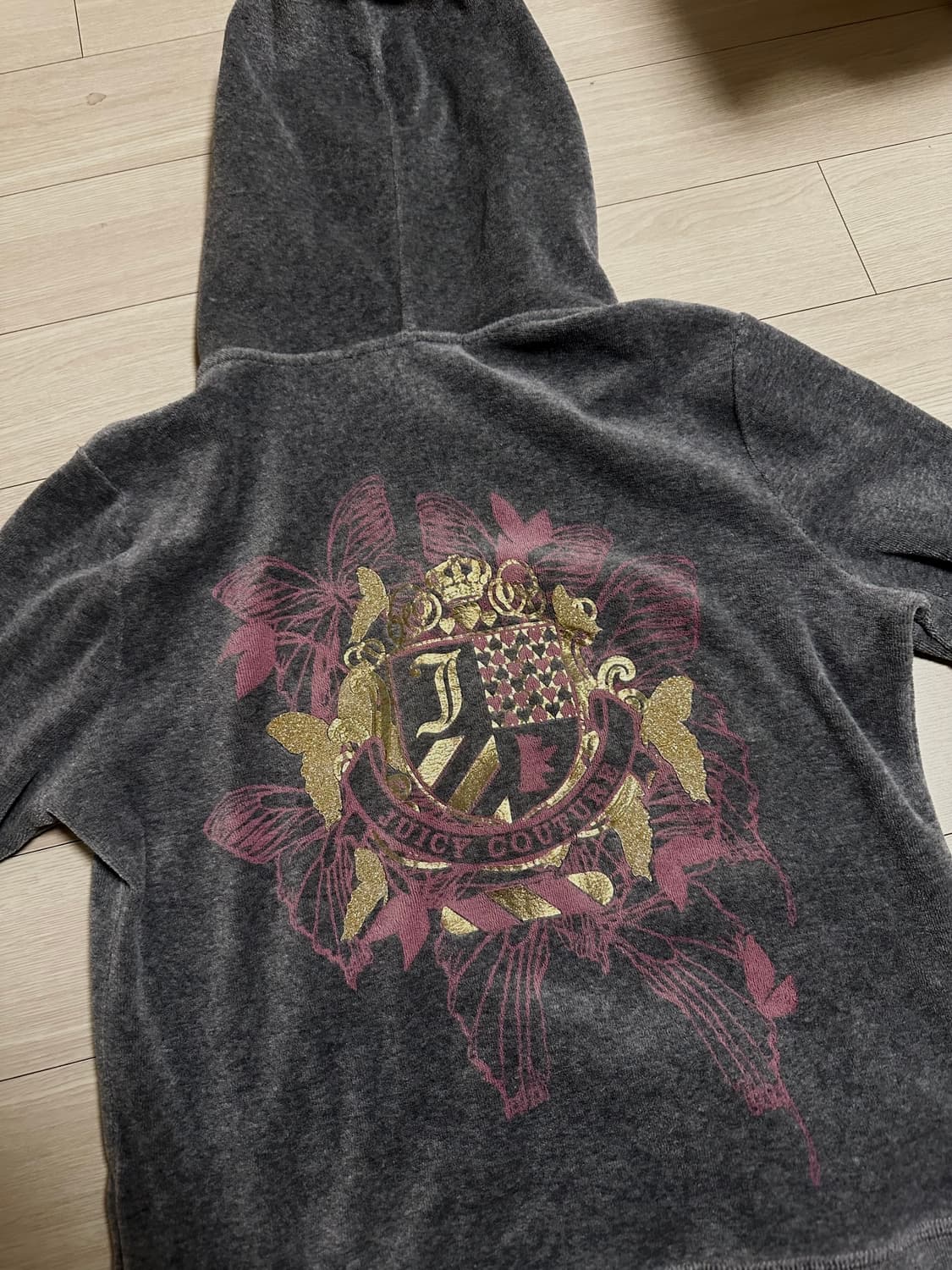 쥬시 꾸뛰르 벨벳 크레스트 로고 후드집업 상품이미지1