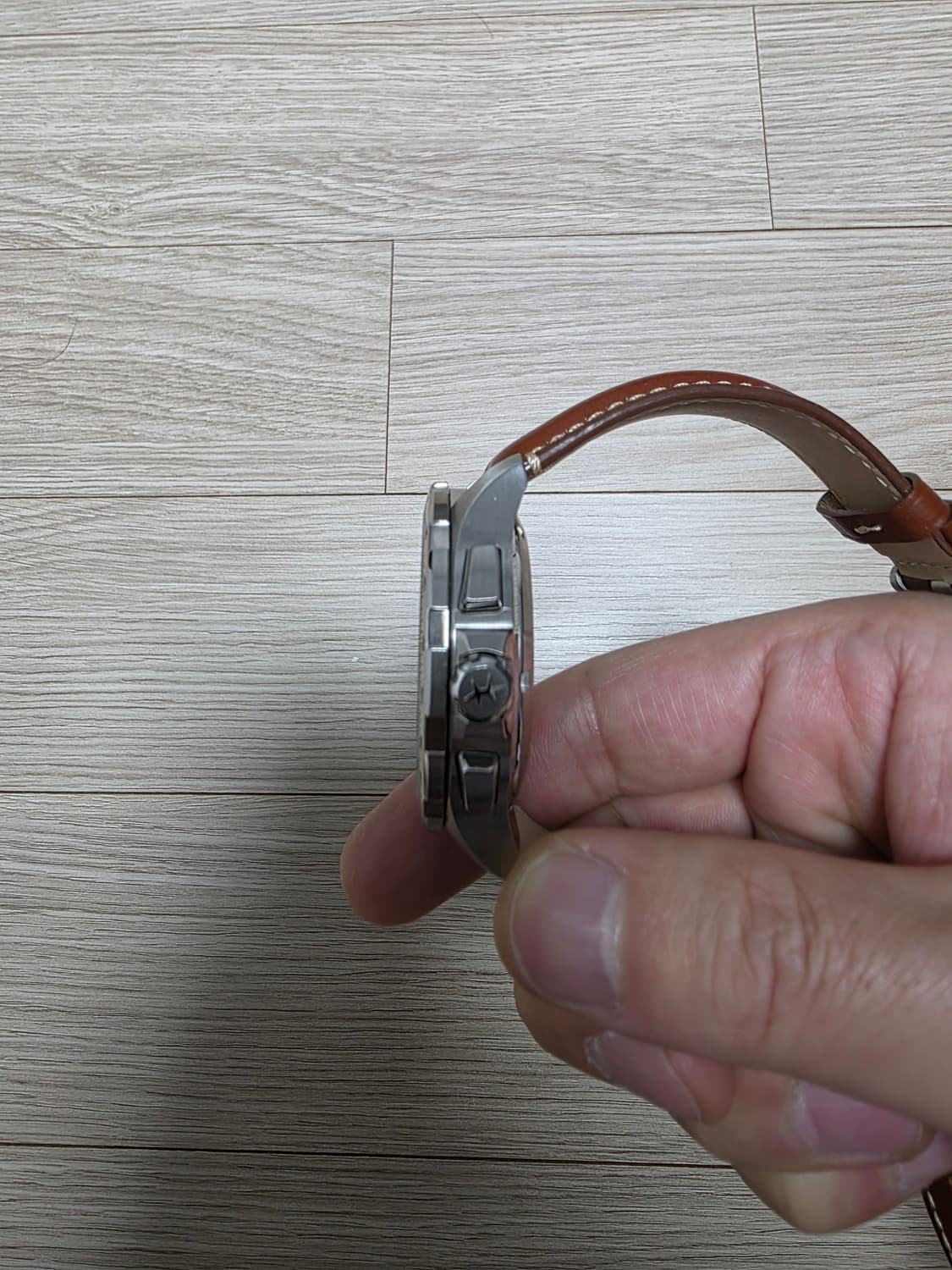 해밀턴 카키 에비에이션 X-wind GMT 크로노 쿼츠 46mm 상품이미지6