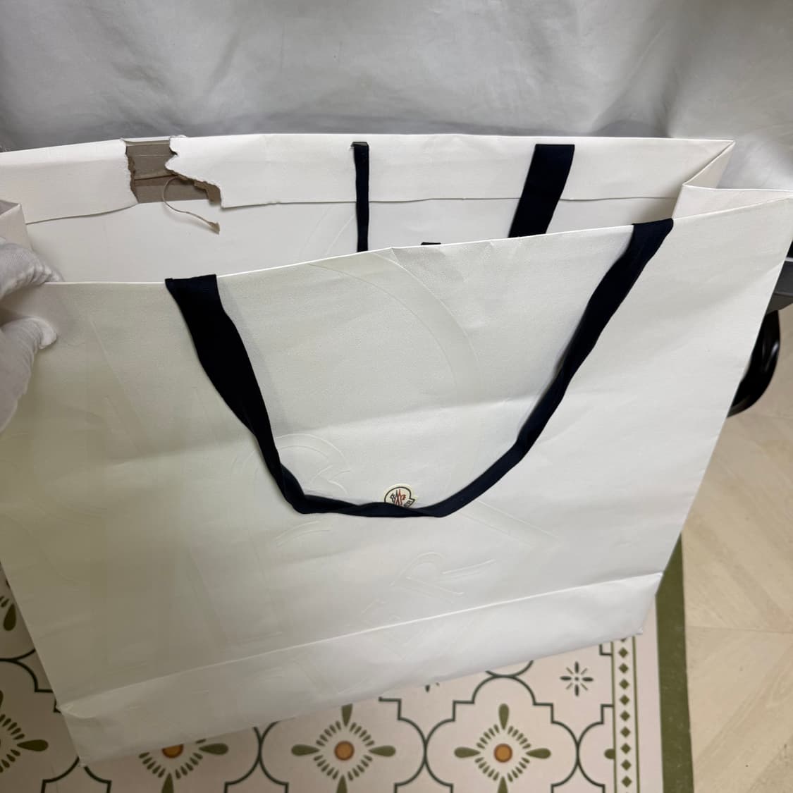 몽클레어 마야 패딩 쇼트 다운 자켓 오프 화이트 상품이미지10