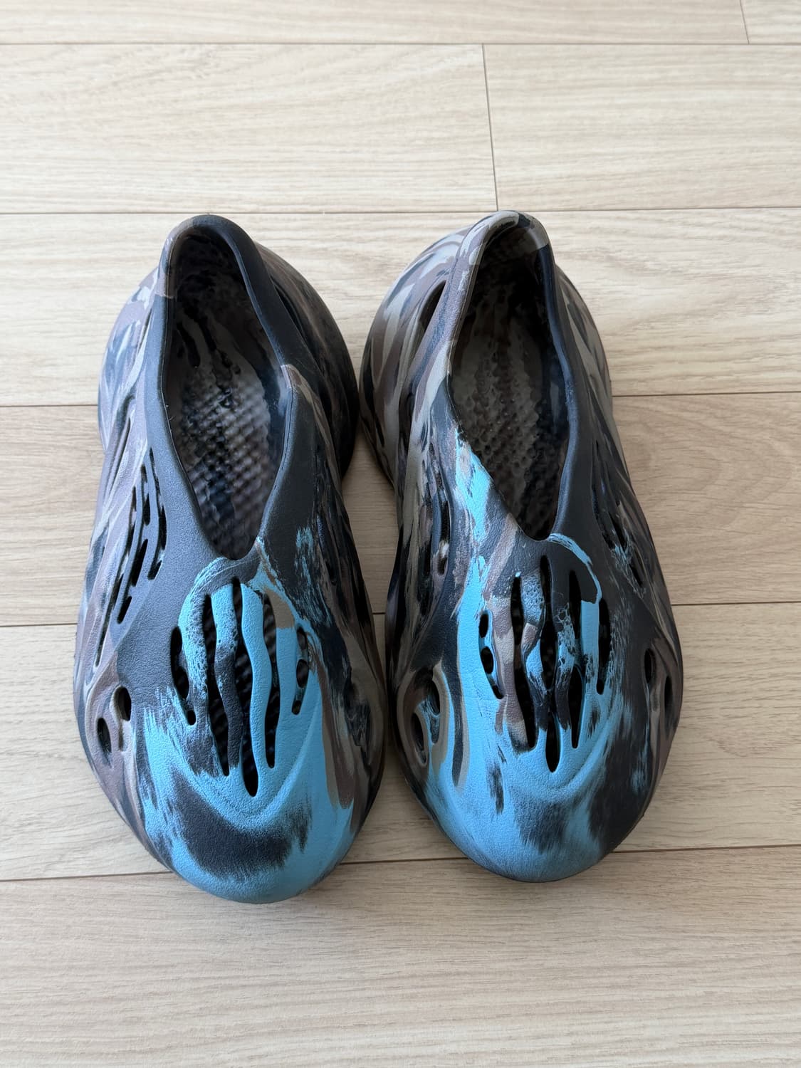 아디다스 이지폼러너 225 상품이미지2