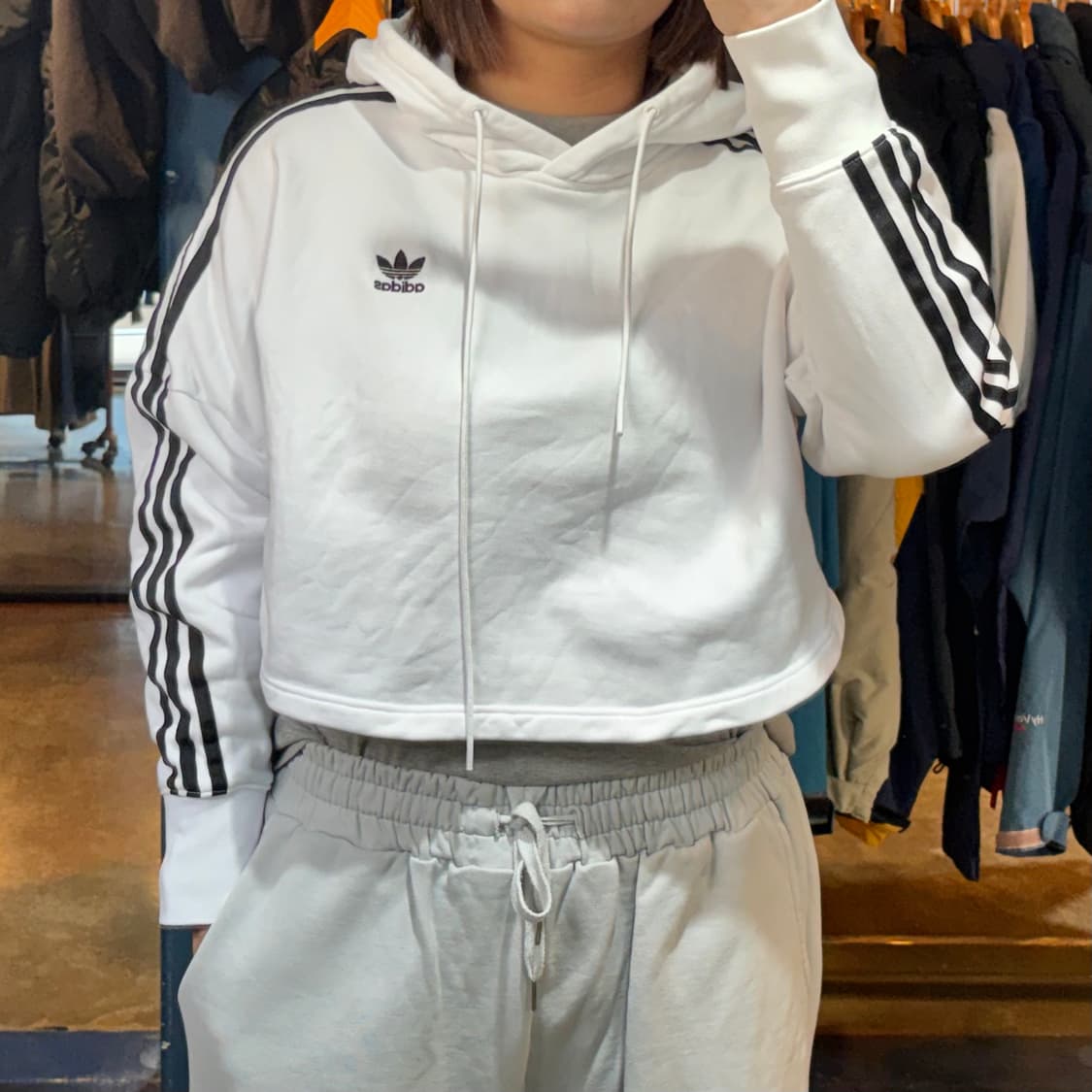 아디다스 사이드라인 화이트 크롭 후드 상품이미지1