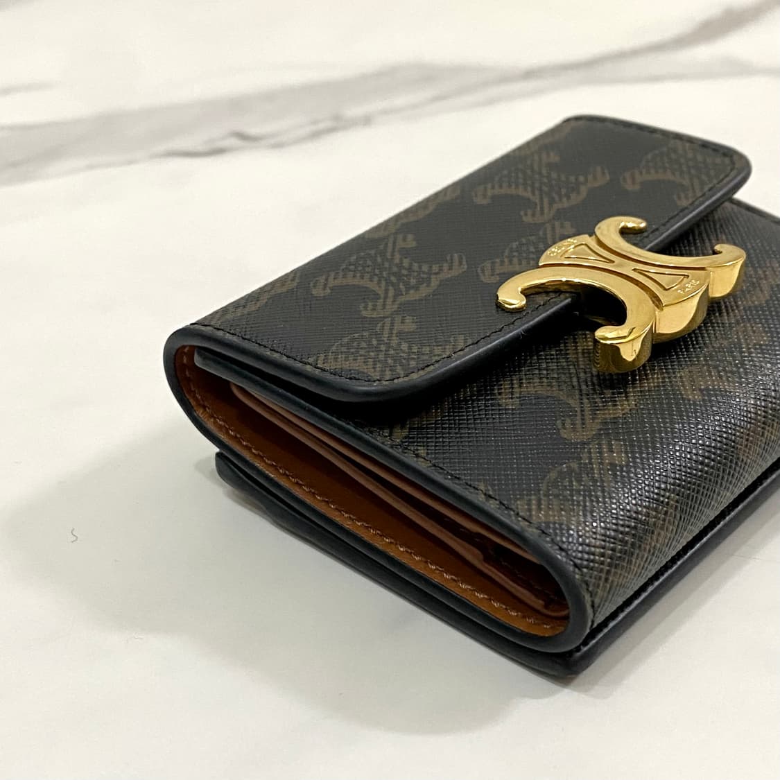 셀린느 트리옹프 캔버스 코인 컴팩트 월렛 반지갑 탄 상품이미지3