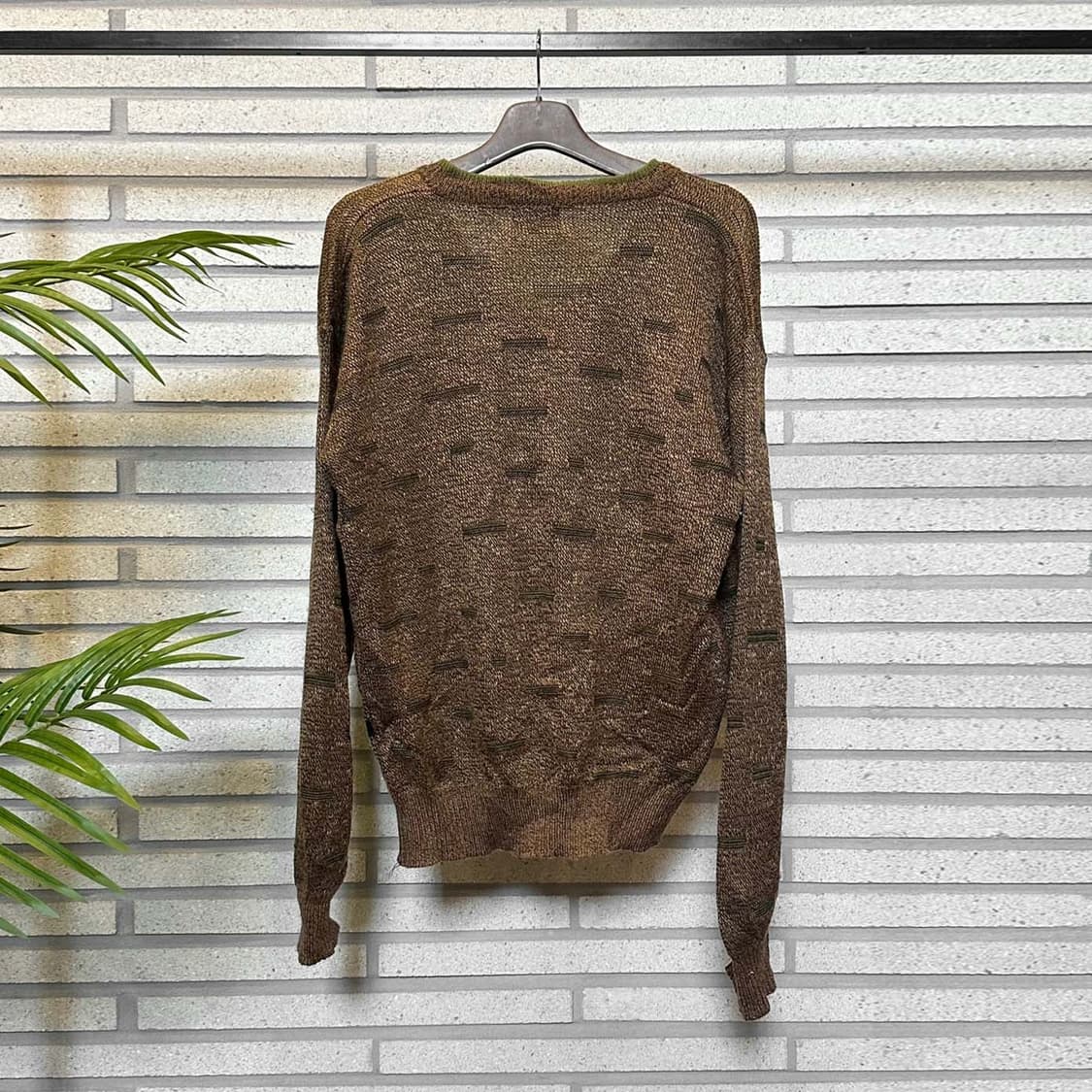 KR VINTAGE 브이넥 니트 기하학 패턴 패치워크 디테일 브라운 상품이미지3