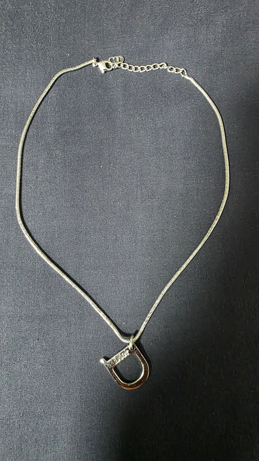 디올 D로고 목걸이 상품이미지2