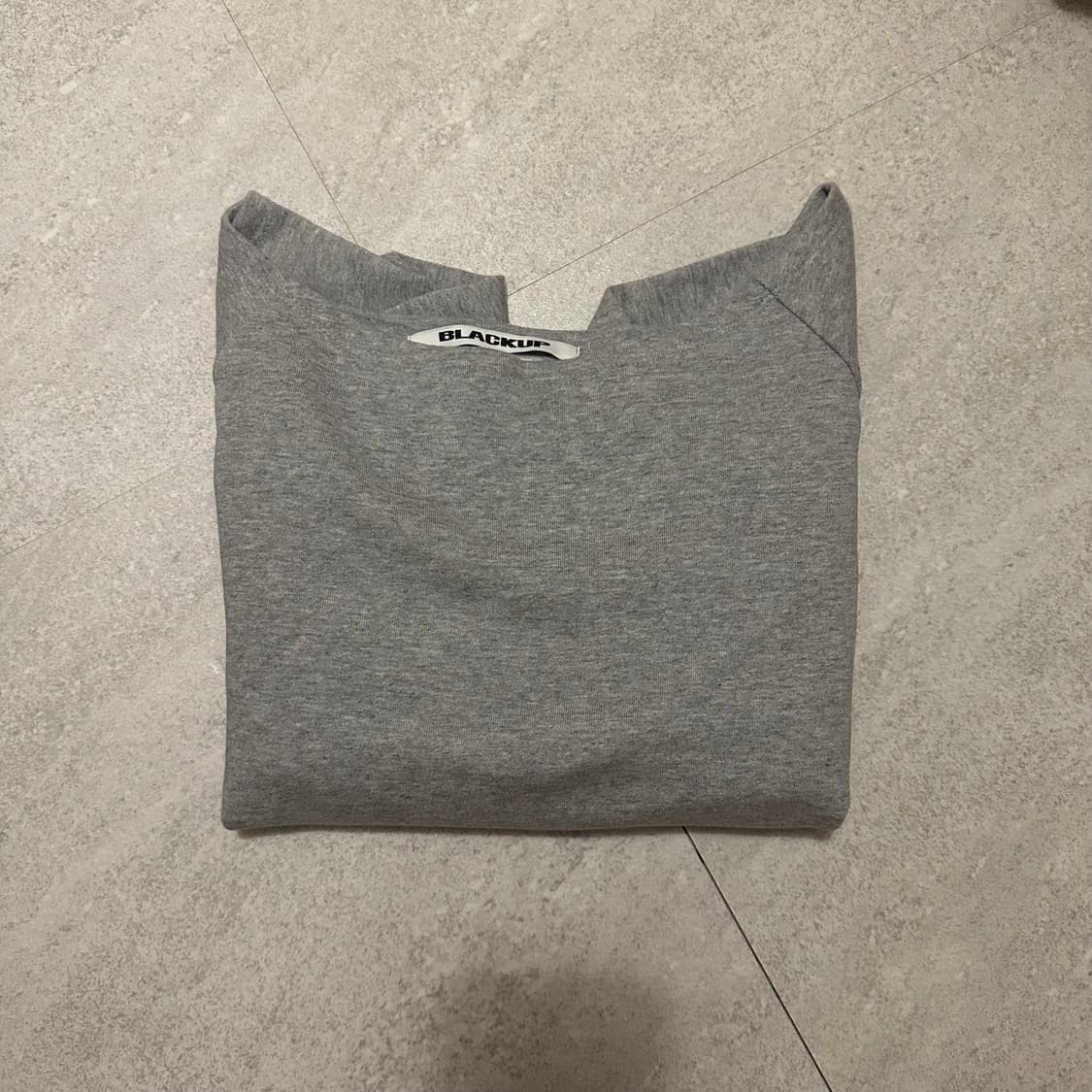 블랙업 오프숄더 맨투맨 상품이미지3