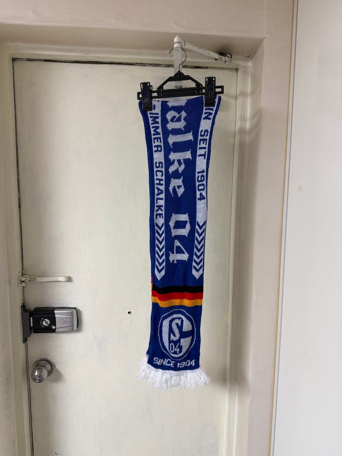 샬케04 머플러 상품이미지1