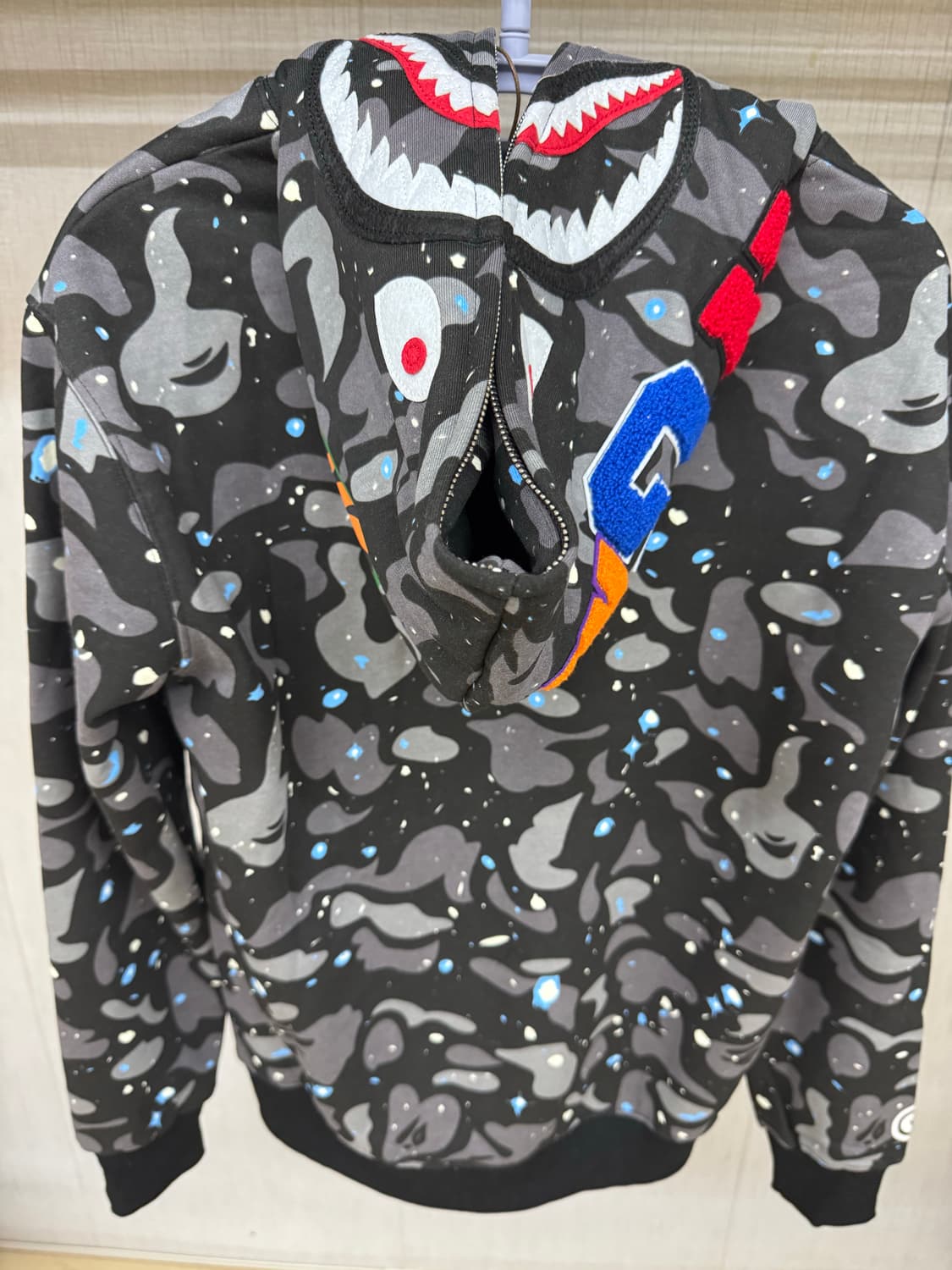 {새상품}베이프 샤크 후드집업 그레이블랙 야광 상품이미지1