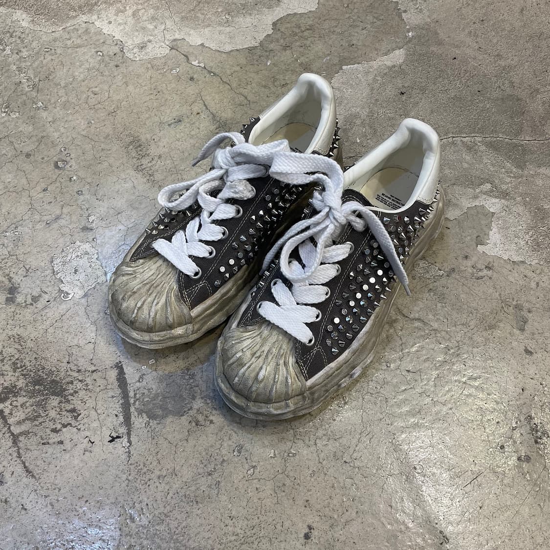 미하라 야스히로 PETERSON23 스터드 스니커즈 상품이미지2