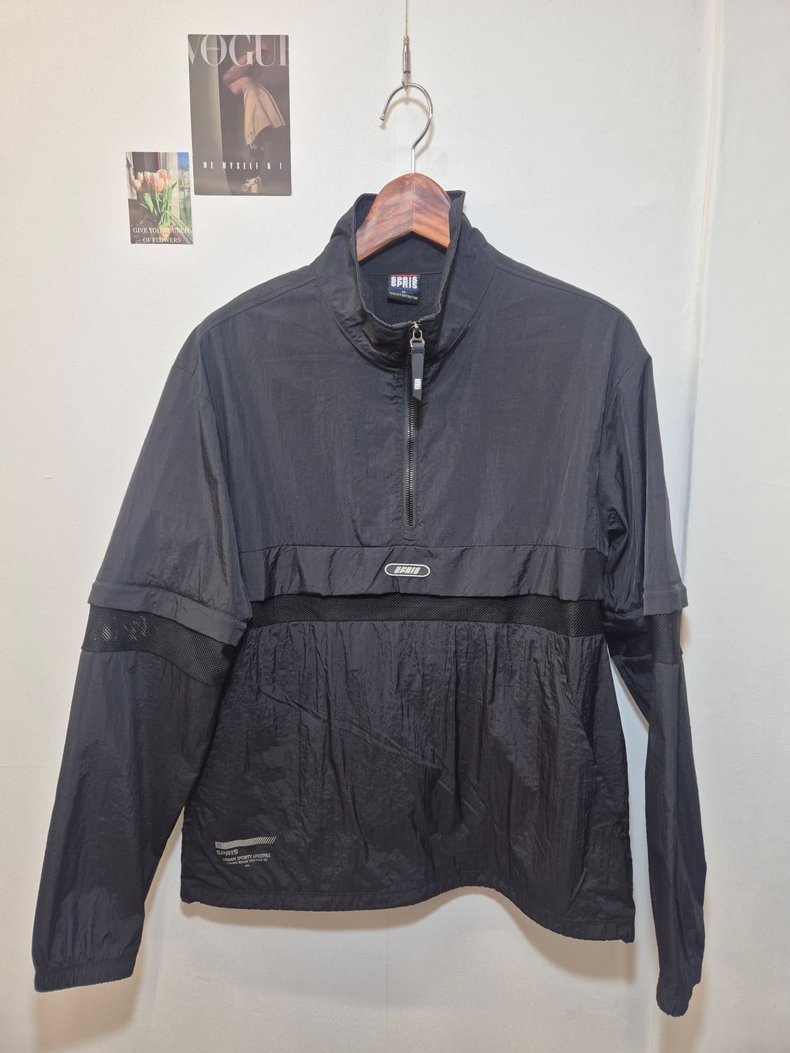 스프리스 아노락 바람막이 블랙 95
사이즈 실측 가슴단면 56   총장  상품이미지1