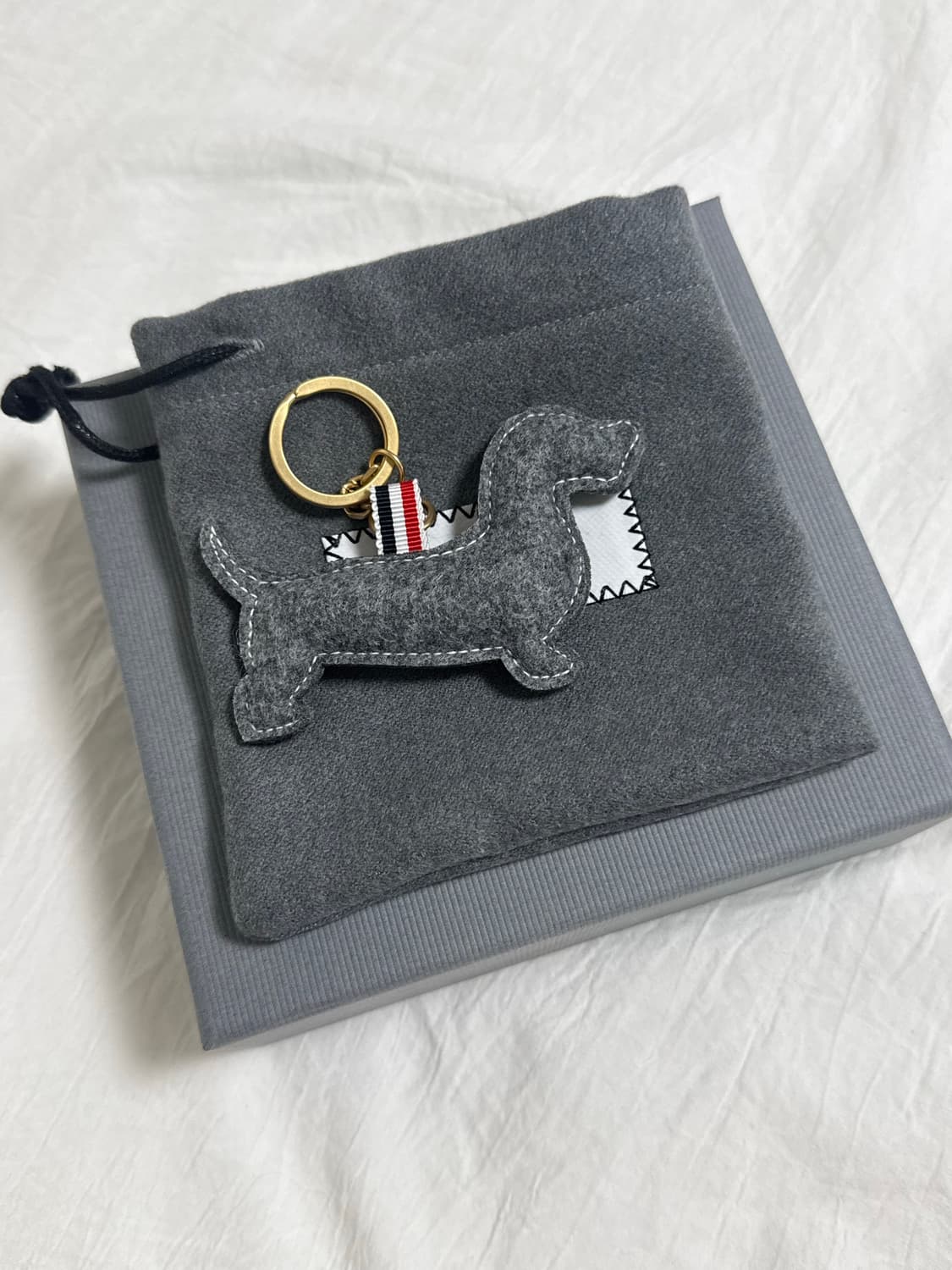 (유일매물)톰브라운 성수 한정판 닥스훈트 헥터 키링 상품이미지2