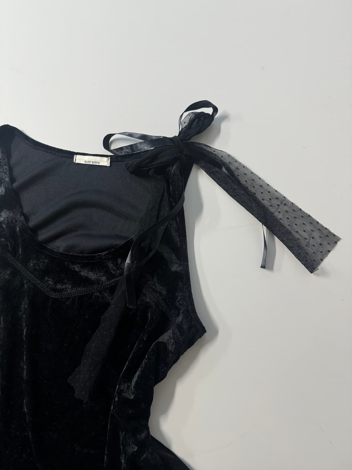 레이어드 타이 디테일 벨벳 슬리브리스  상품이미지2