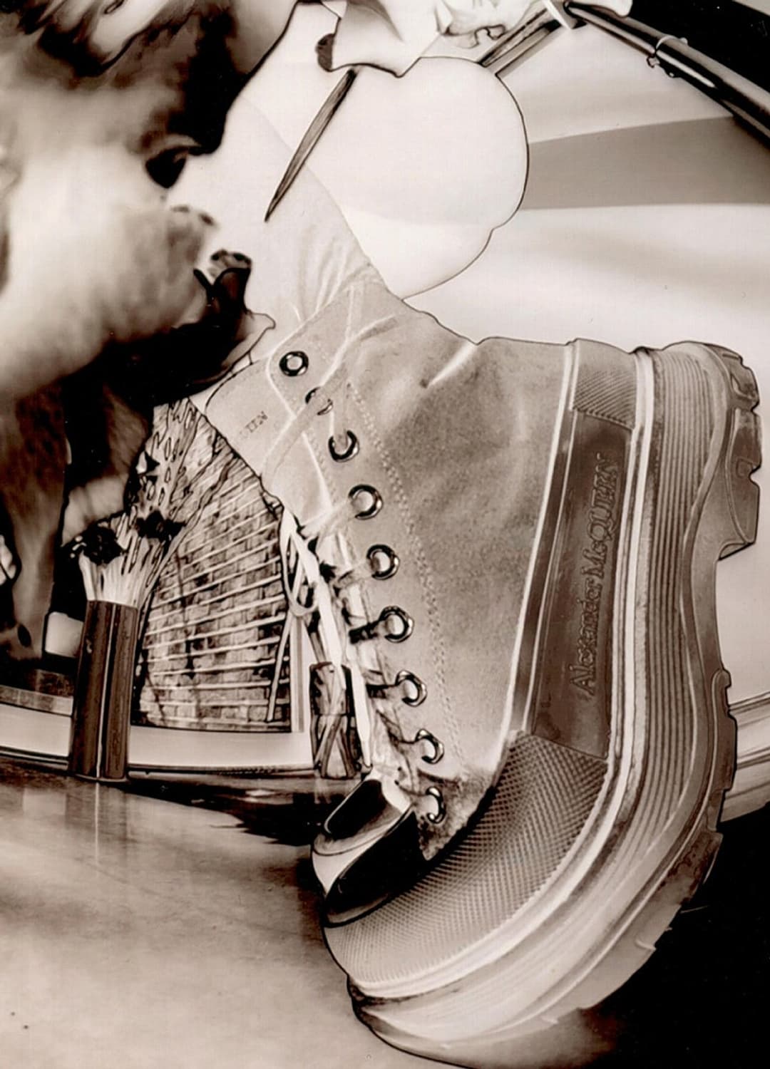 Alexander McQueen
러기드 솔 하이탑 캔버스 스니커즈 상품이미지8