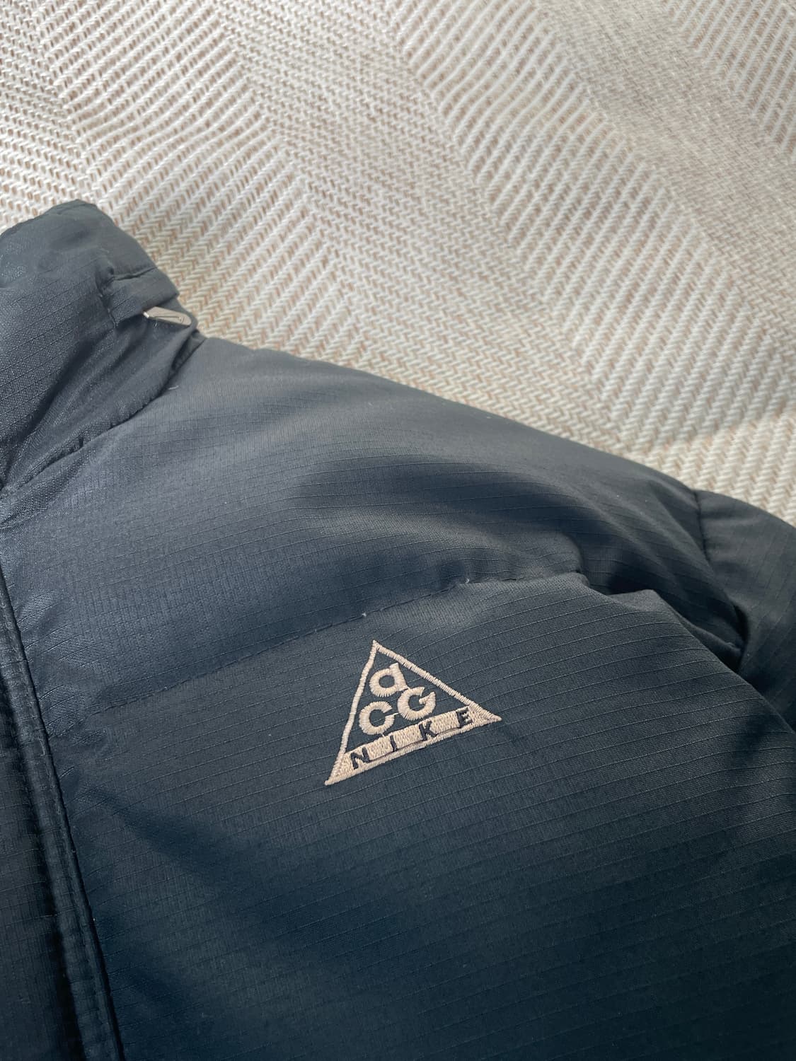 나이키 ACG 화이트스포츠다운 블랙 리플스탑 패딩 J03218 상품이미지3