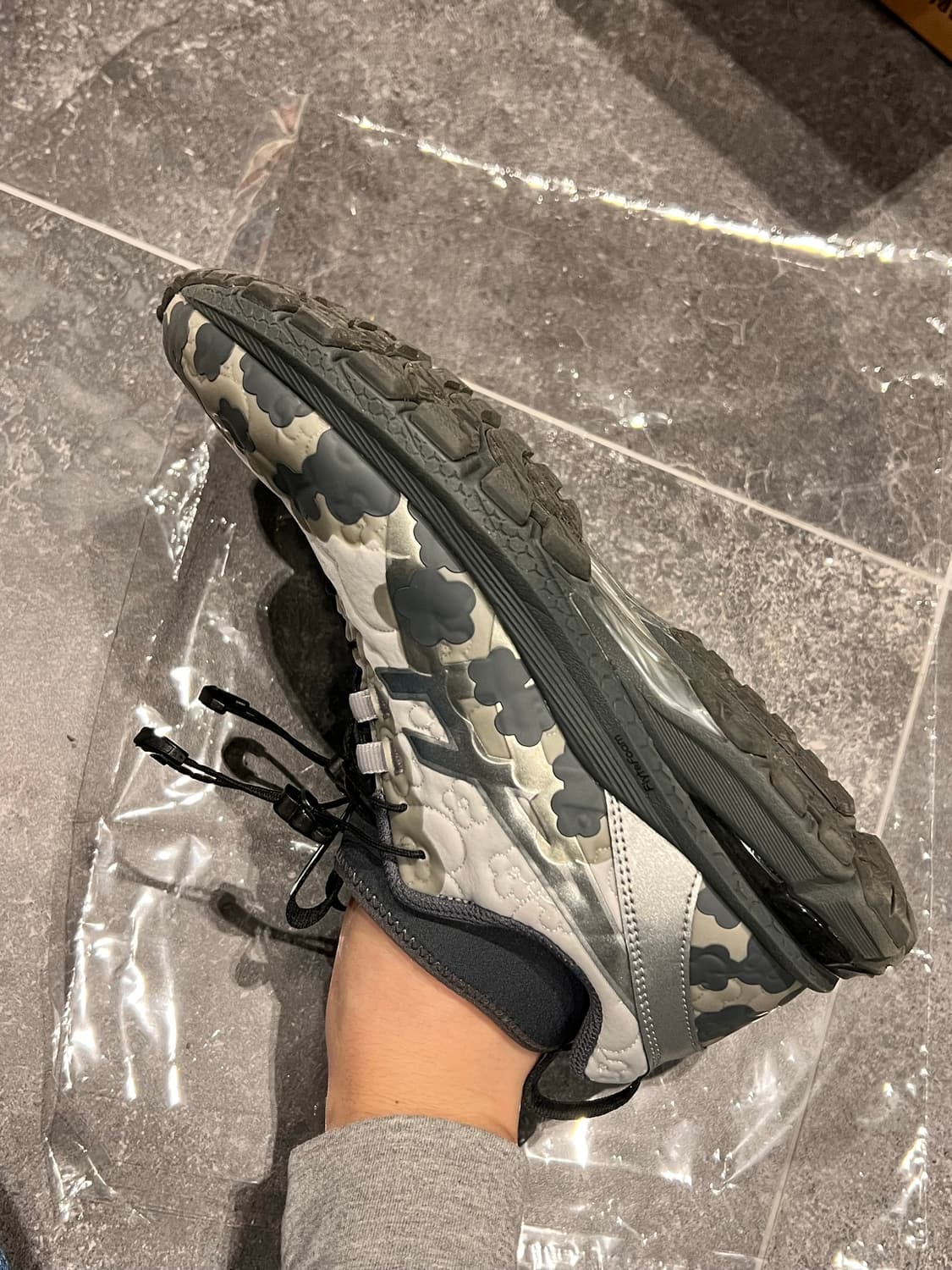 세실리아반센 아식스 젤 터레인 MT 퓨어 실버 상품이미지3