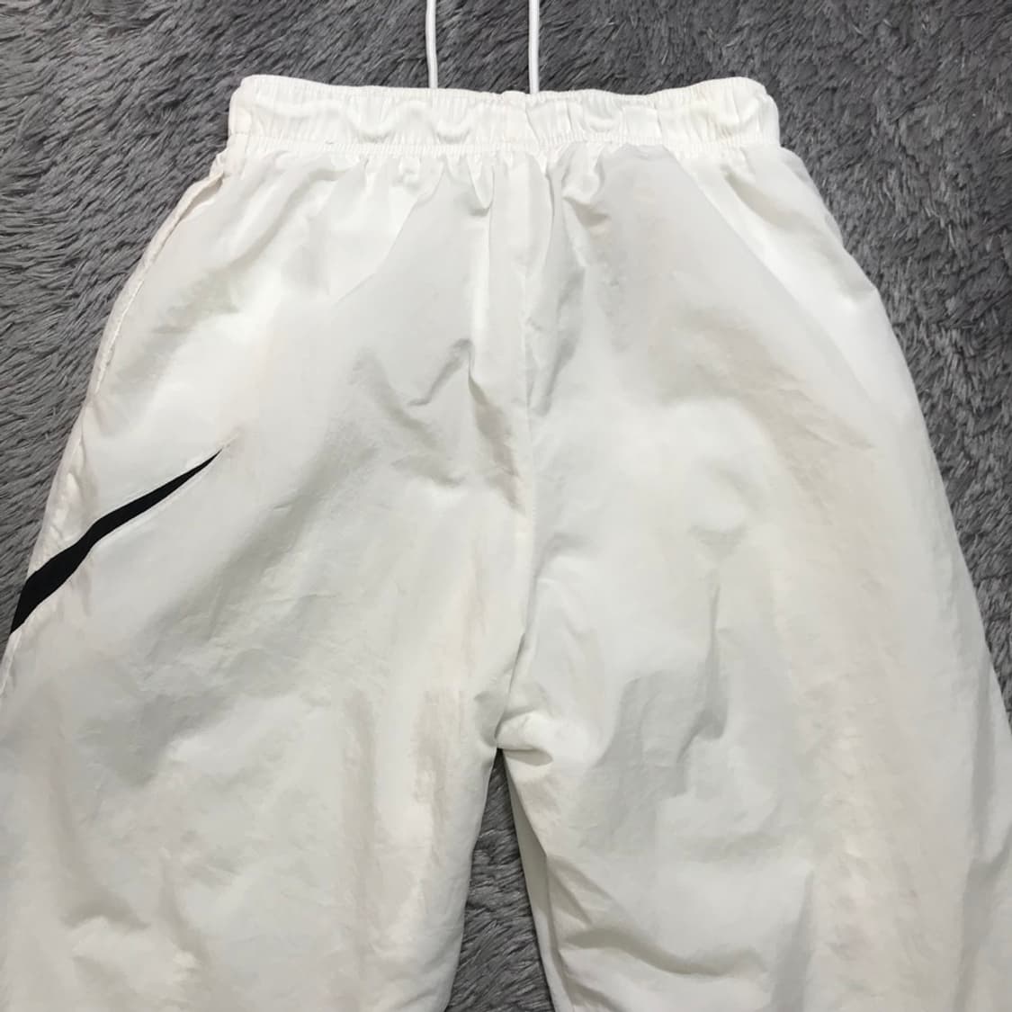 [[여성 S, A급] 나이키(NIKE) 에센셜 미드라이즈 우븐팬츠p136 상품이미지4