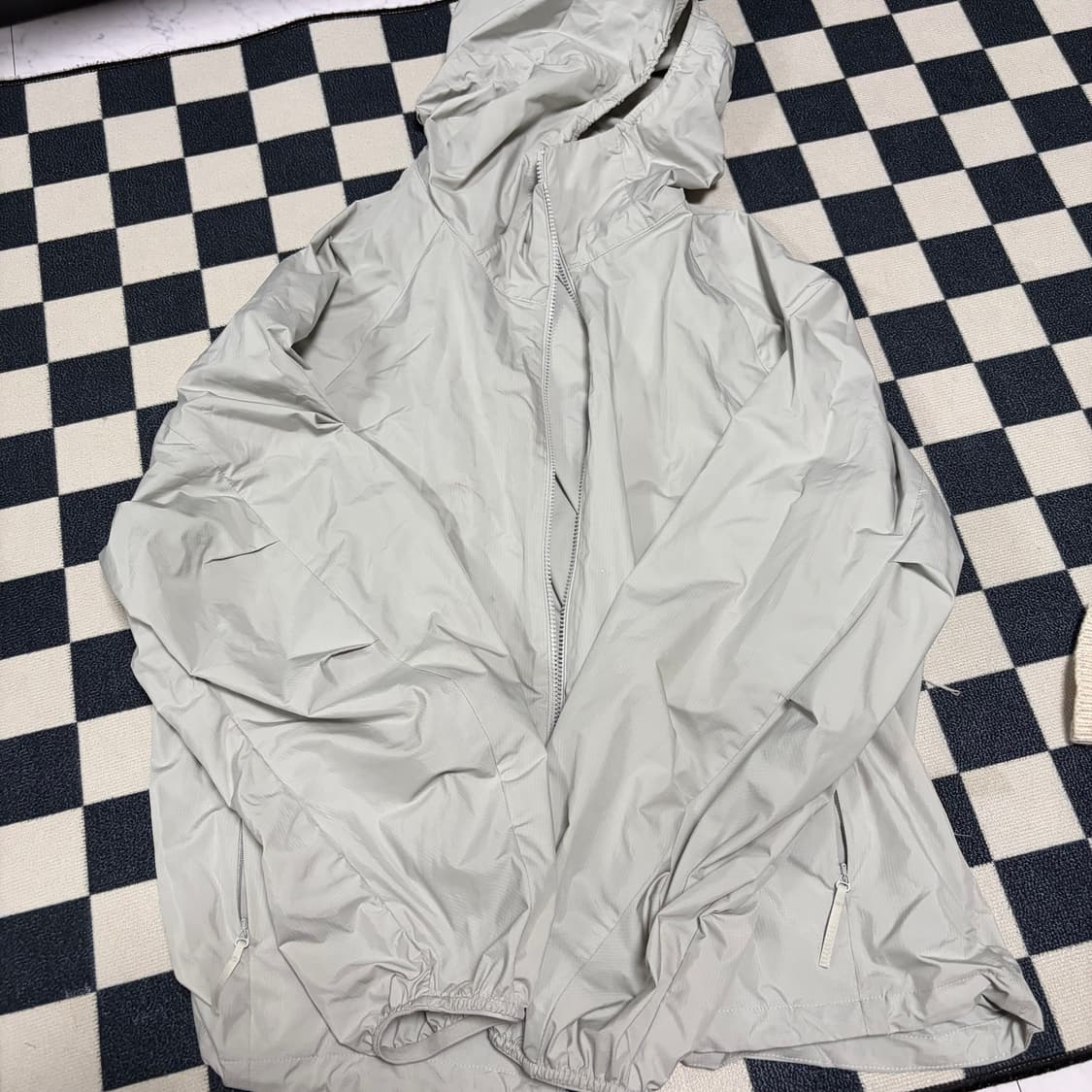 유니클로 포켓터블 후드집업 바람막이 여자 그레이 s 상품이미지1