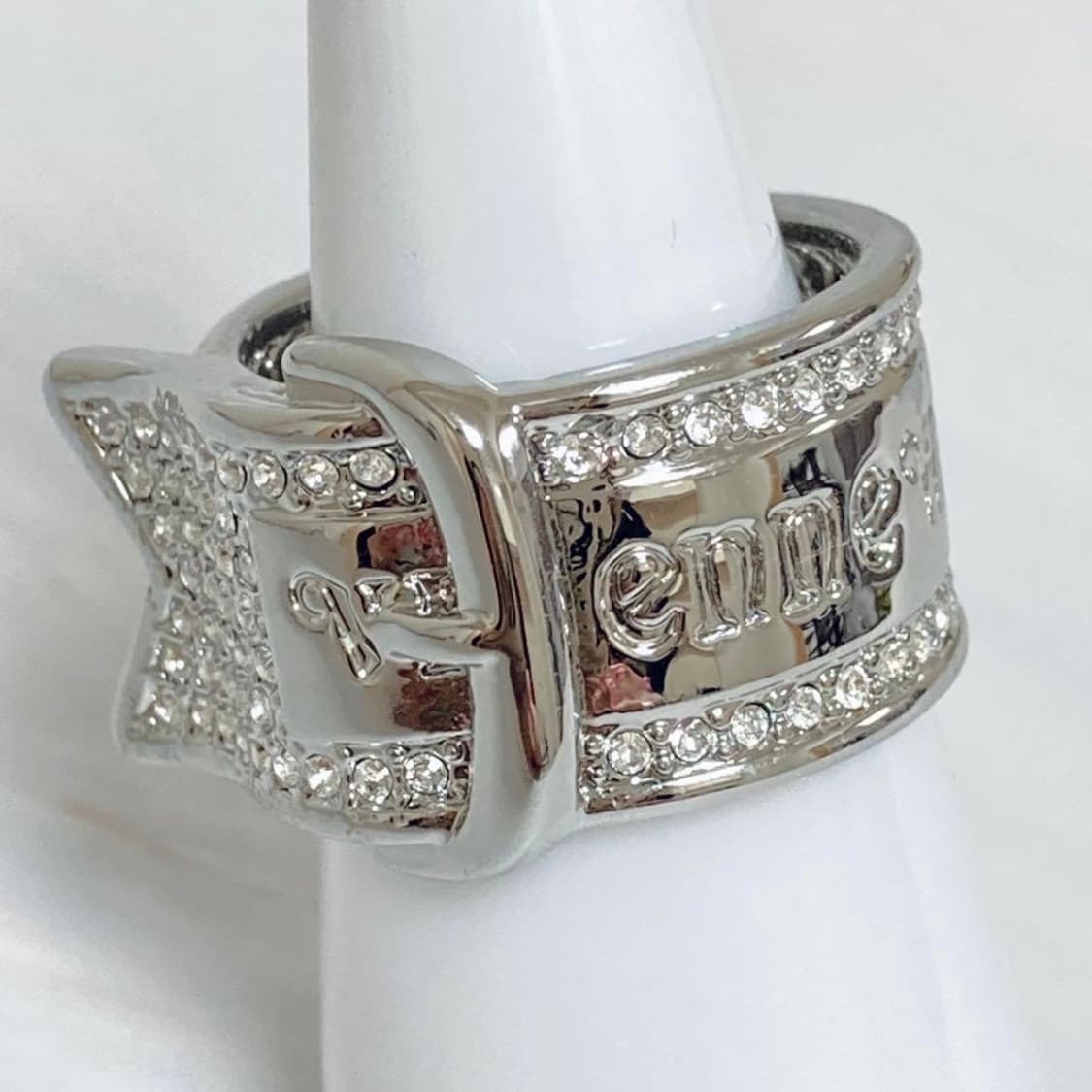 비비안웨스트우드 아카이브 큐빅 로고 벨트링 반지 상품이미지1