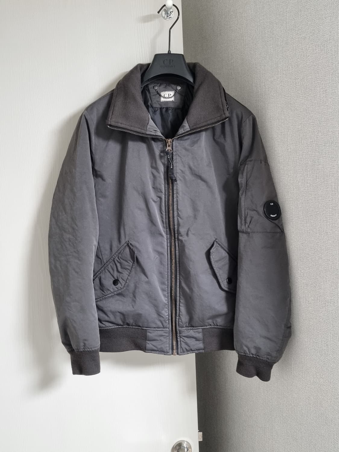 cp컴퍼니 패딩봄버 항공점퍼 상품이미지1