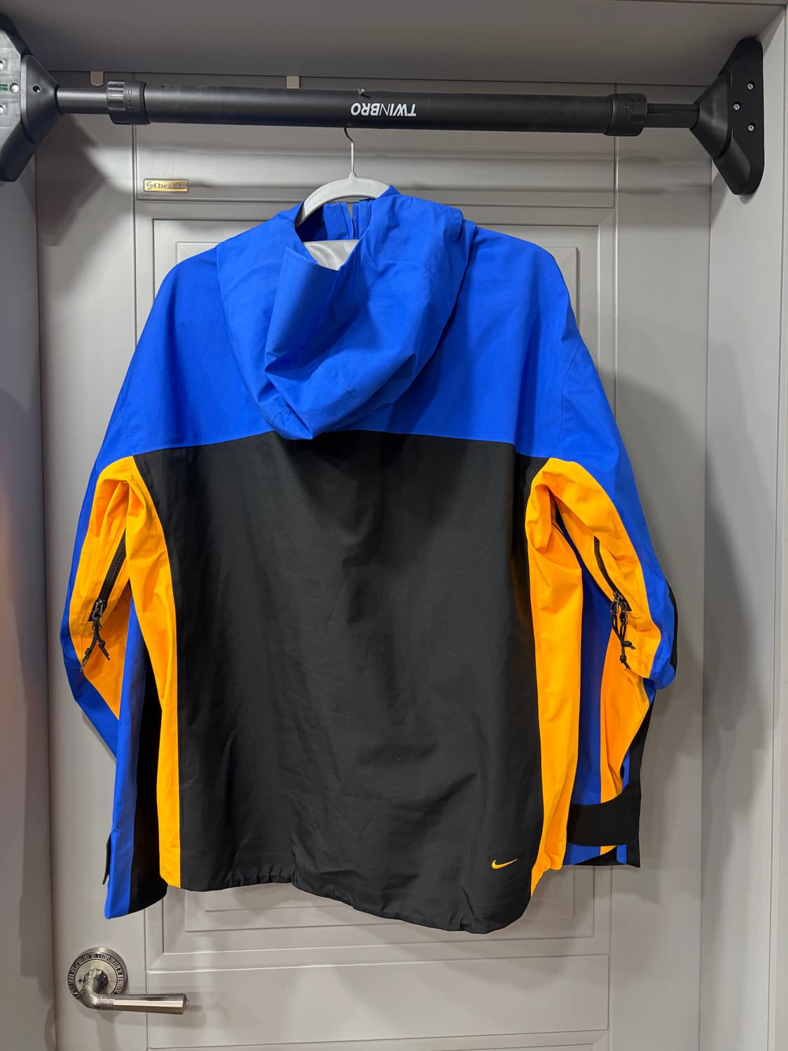 나이키 ACG 고어텍스 미저리 릿지 자켓 하이퍼로얄 상품이미지2