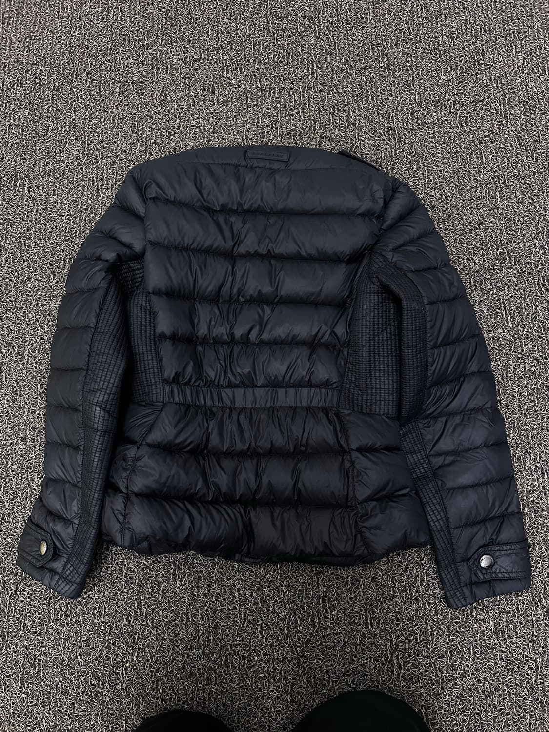 버버리 정품 여성 구스다운 경량 패딩 블랙 M 상품이미지7