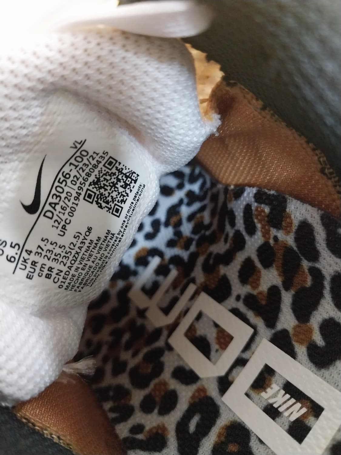 여성 나이키 윈플로8 프리미엄 화이트 레오파드 런닝화, 운동화 (235) 상품이미지9