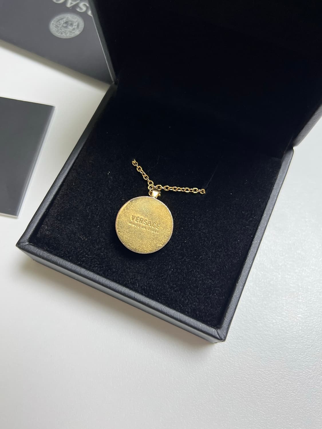 [정품] 베르사체 메두사 목걸이 화이트 상품이미지4