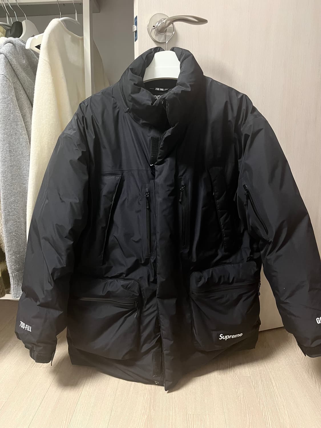 슈프림 22FW 700필 고어텍스 패딩 자켓 판매 상품이미지2