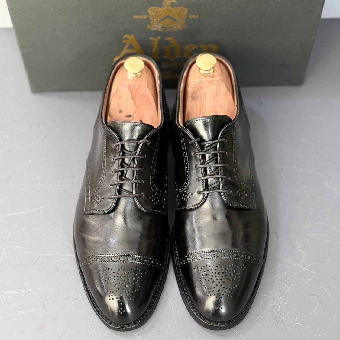 [9.5E] 알든 2146 블랙 코도반 메달리온 캡토 더비 상품이미지1