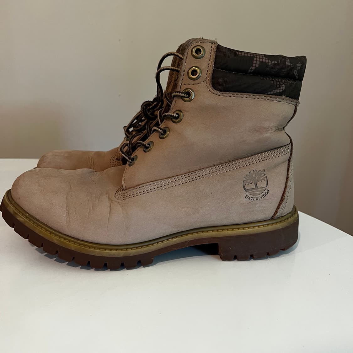 팀버랜드 6인치 프리미엄 워터프루프 와이드 핏 부츠 오프 화이트 누벅' 상품이미지2