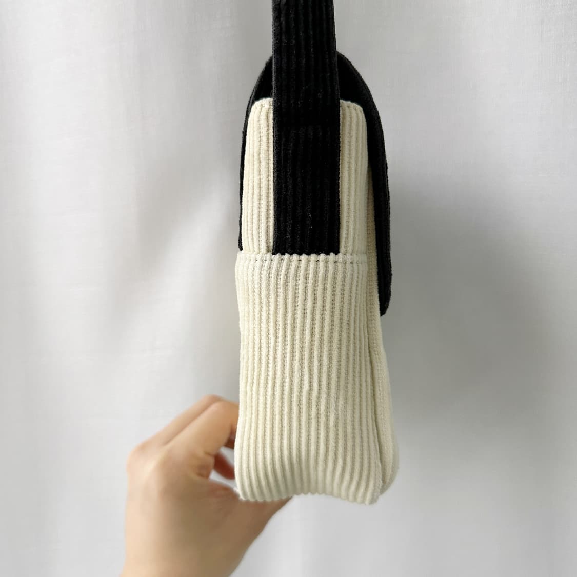 EMIS 이미스 코듀로이 와펜 숄더백 블랙 상품이미지6