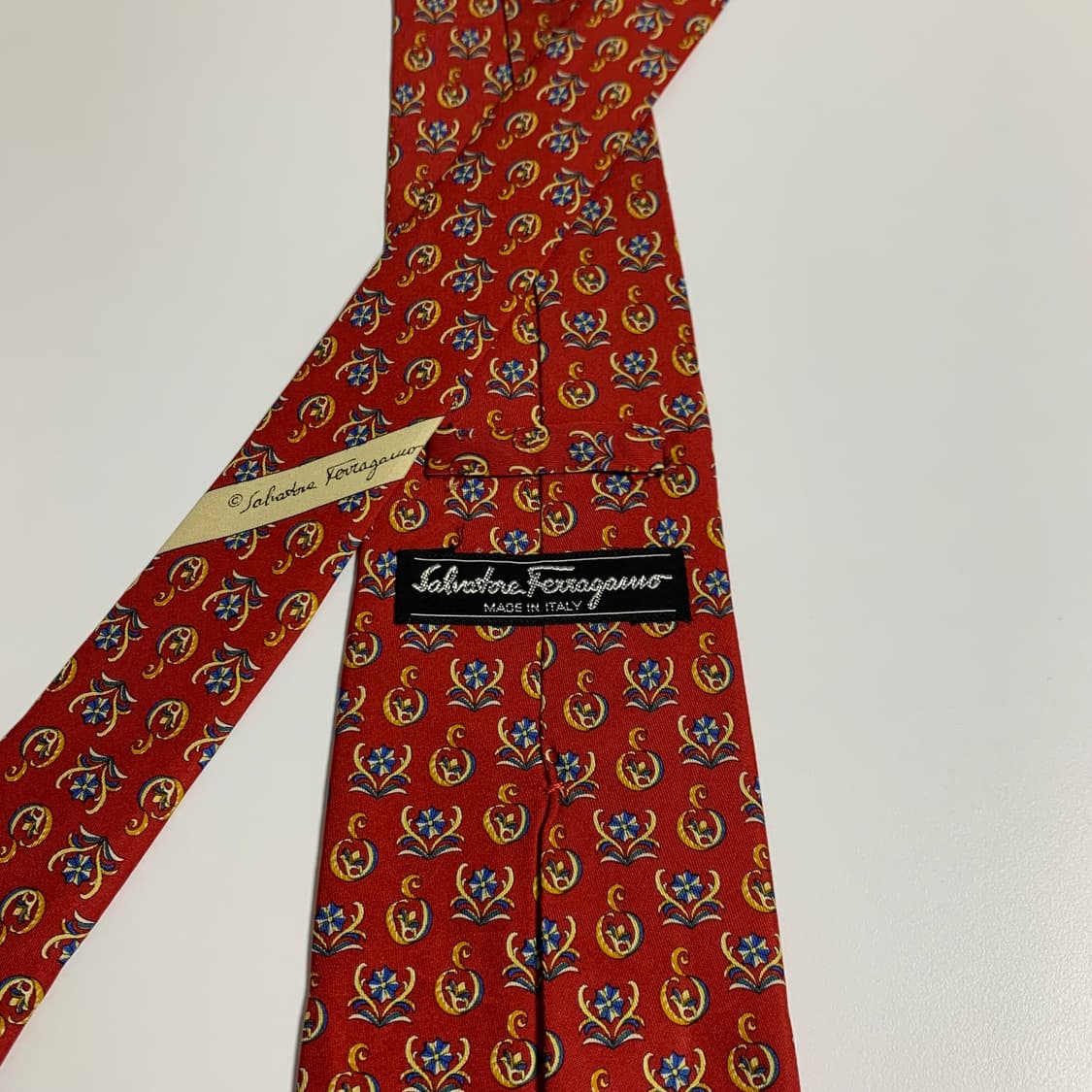 살바토레 페레가모(Ferragamo) 레드컬러 기하학적패턴 명품넥타이 상품이미지5