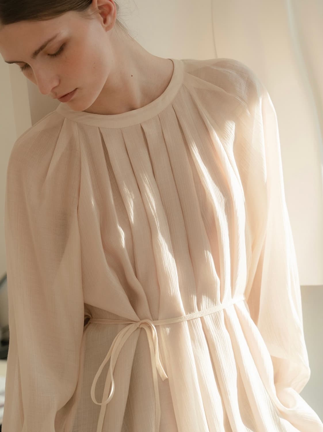 모멧 오뜨르 핀턱 블라우스 크림옐로우 상품이미지1