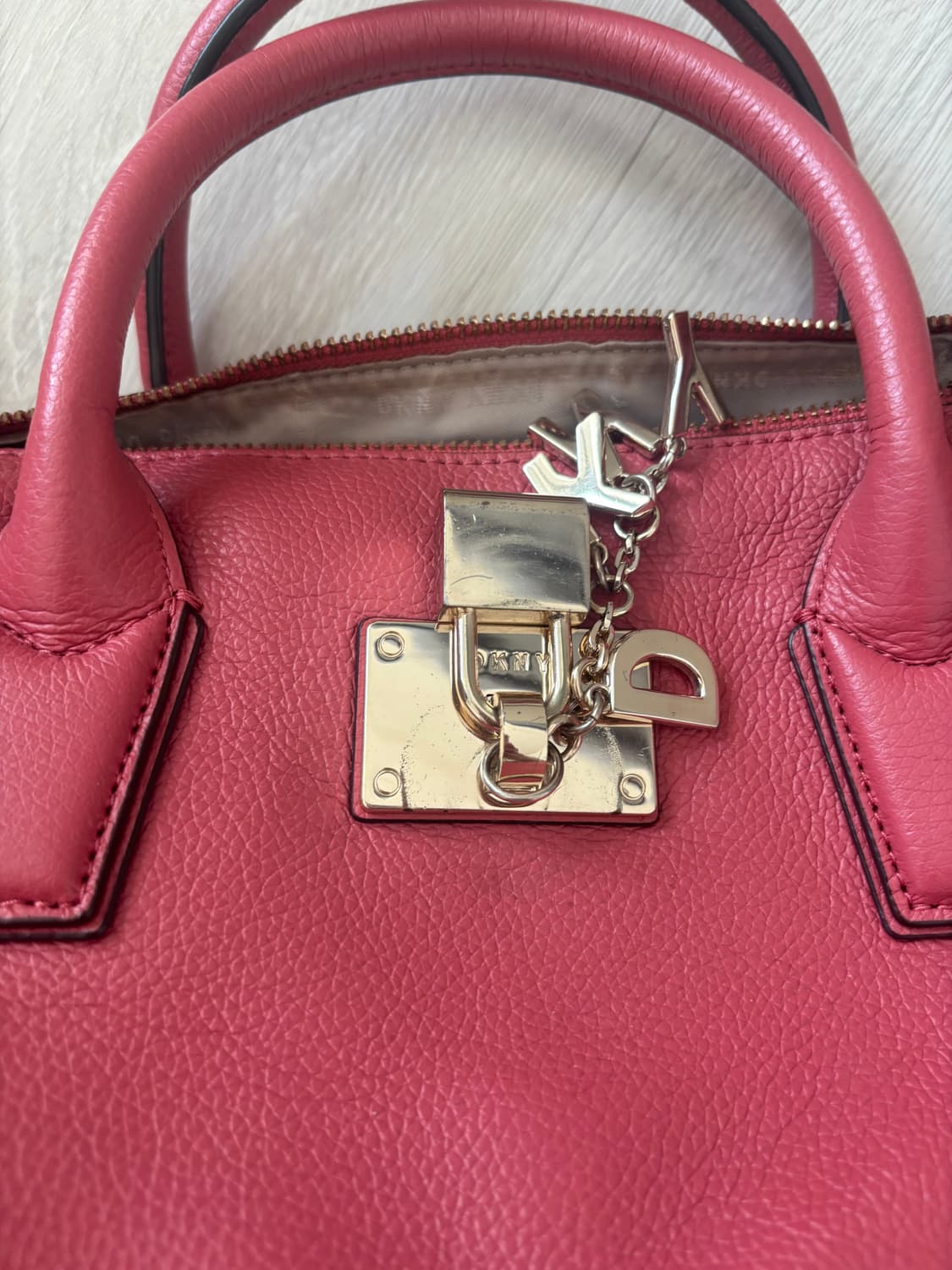 [DKNY] PAIGE 사첼백 (Dusty Rose) 상품이미지3