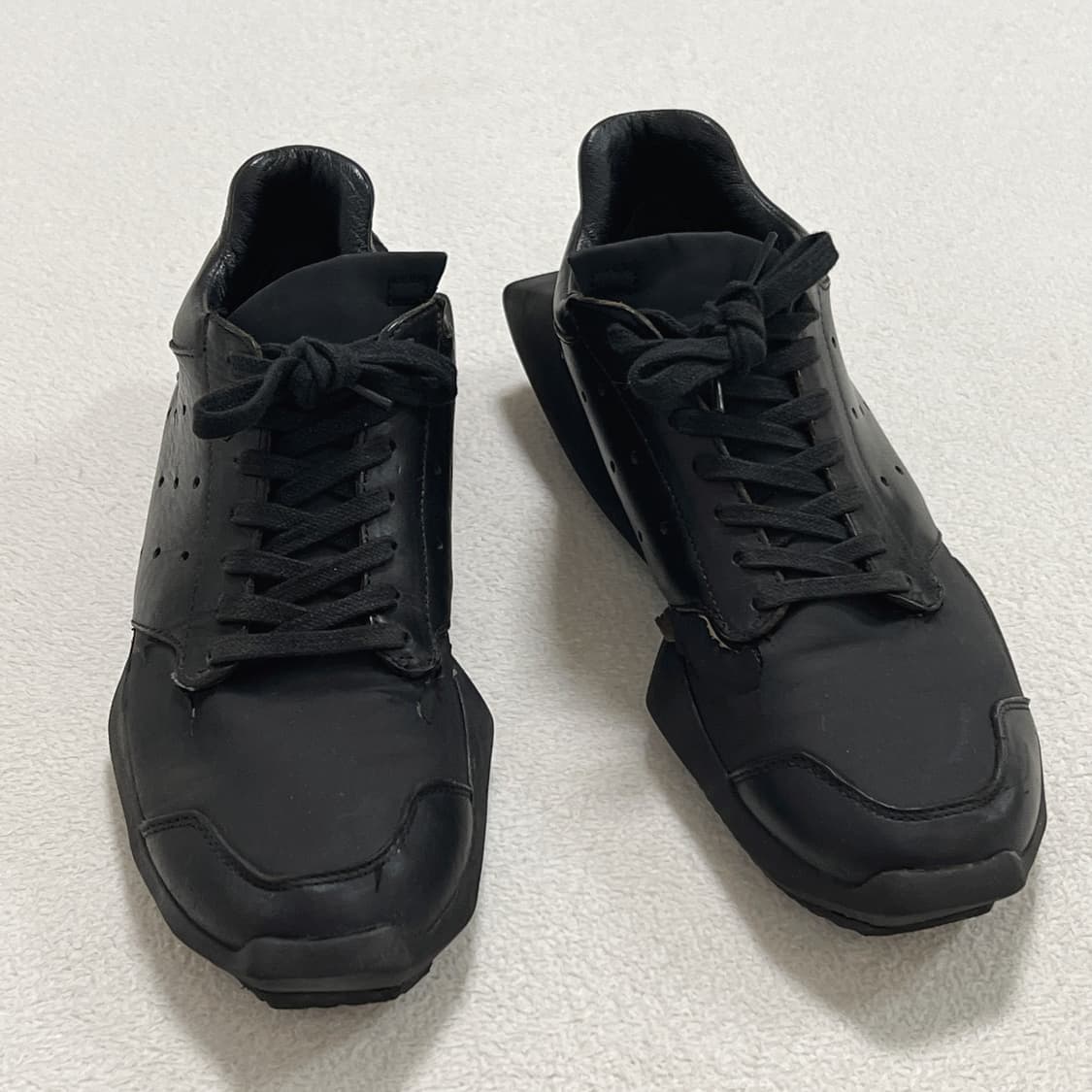 릭오웬스 아디다스 테크러너 트리플 블랙 상품이미지2