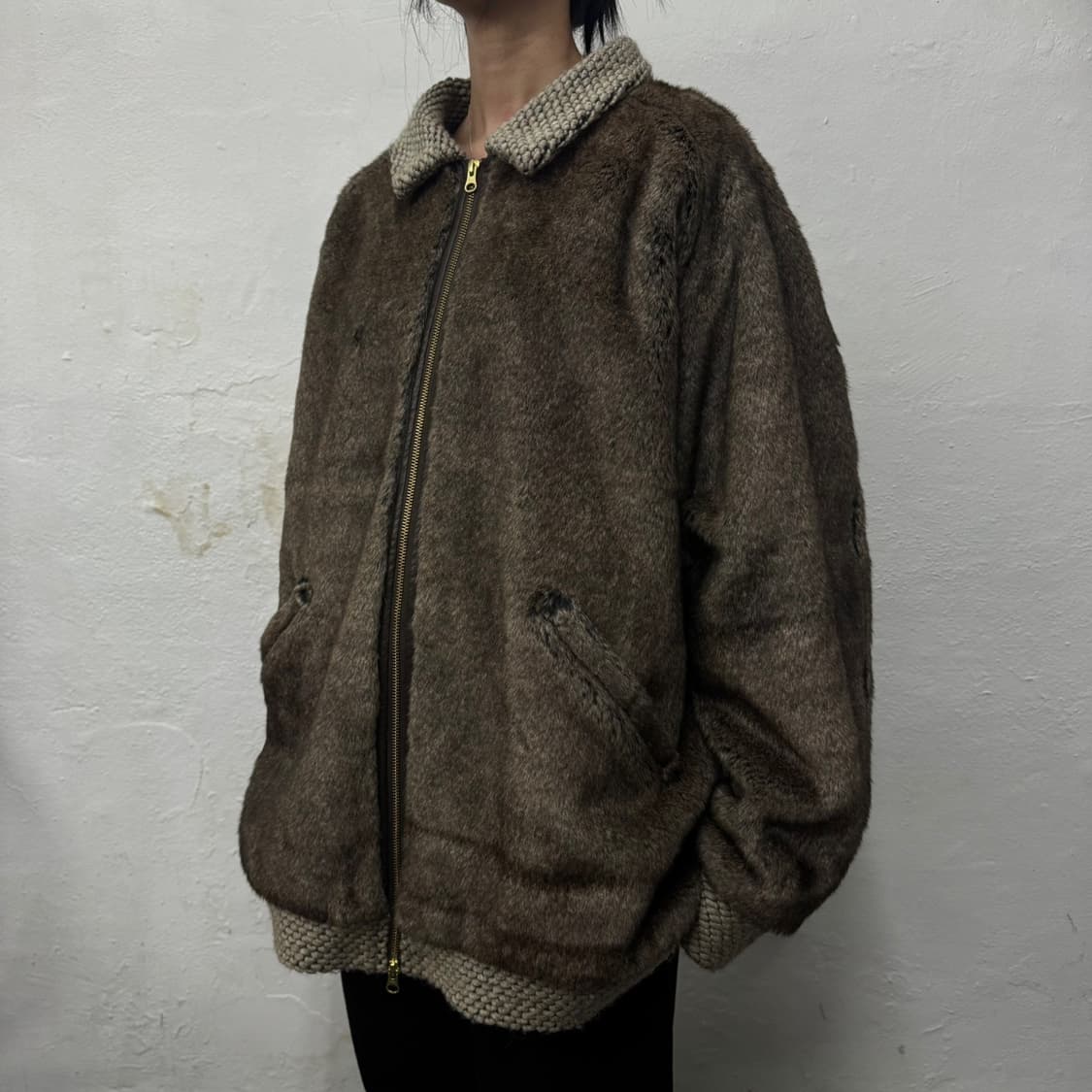 소어트(soerte) 브라운컬러 아크릴 폴리에스터 혼방 도킹 퍼 자켓 상품이미지1