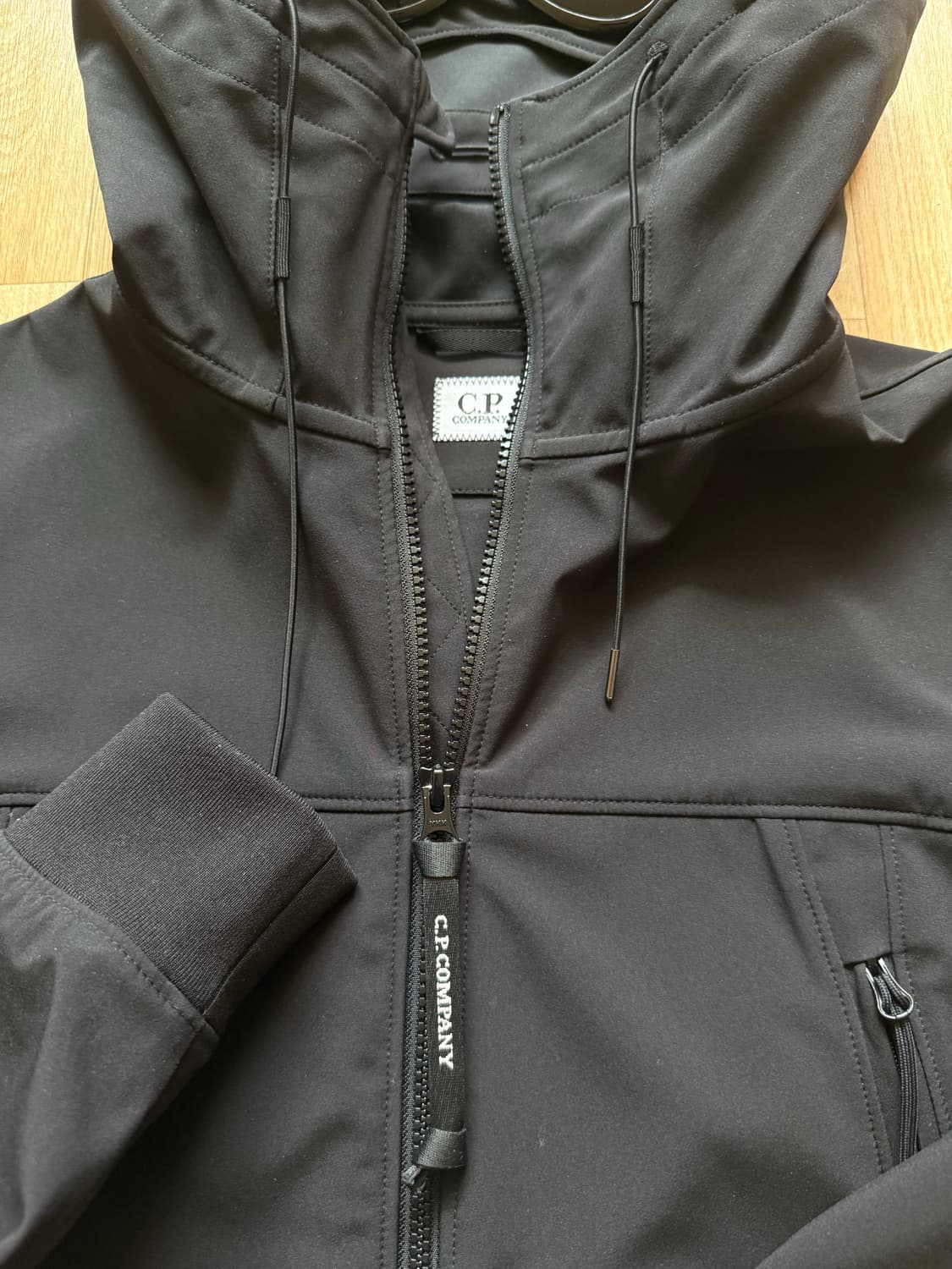 CP컴퍼니 고글 바람막이 소프트쉘 블랙 95-100 46 상태극상 상품이미지3