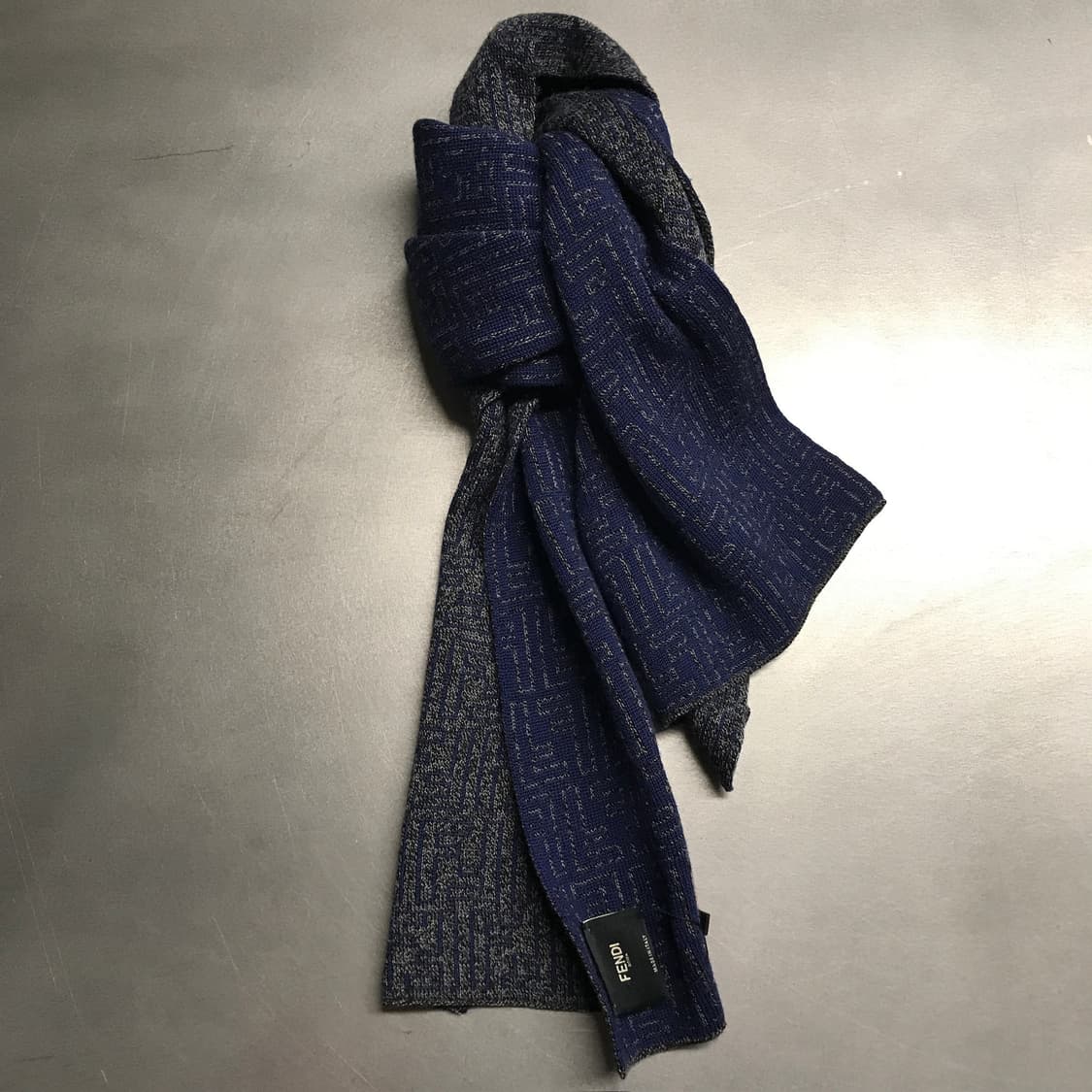 펜디 네이비/그레이 머플러 상품이미지1