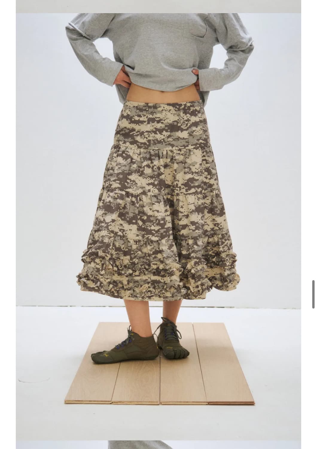 Plzproject middle frill skirt, camo 상품이미지2