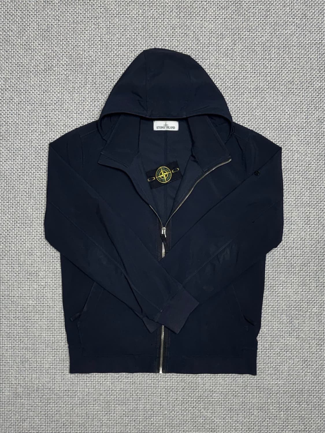 스톤아일랜드 라이트 소프트쉘 후드집업 상품이미지1