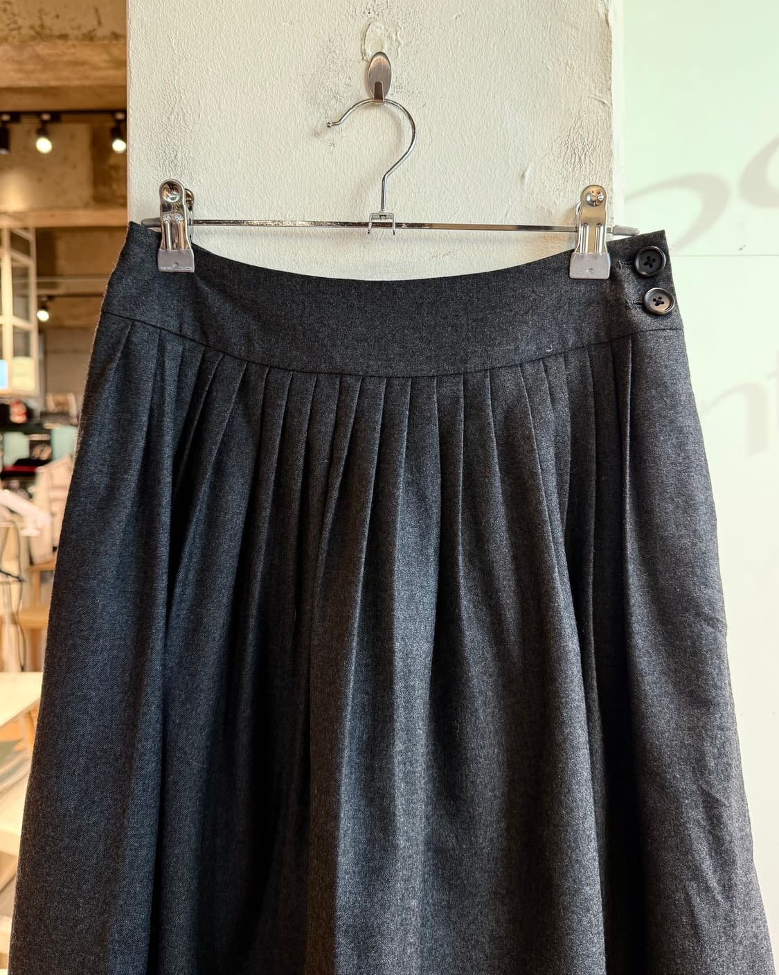 마가렛호웰 차콜 핀턱 미디스커트  상품이미지3