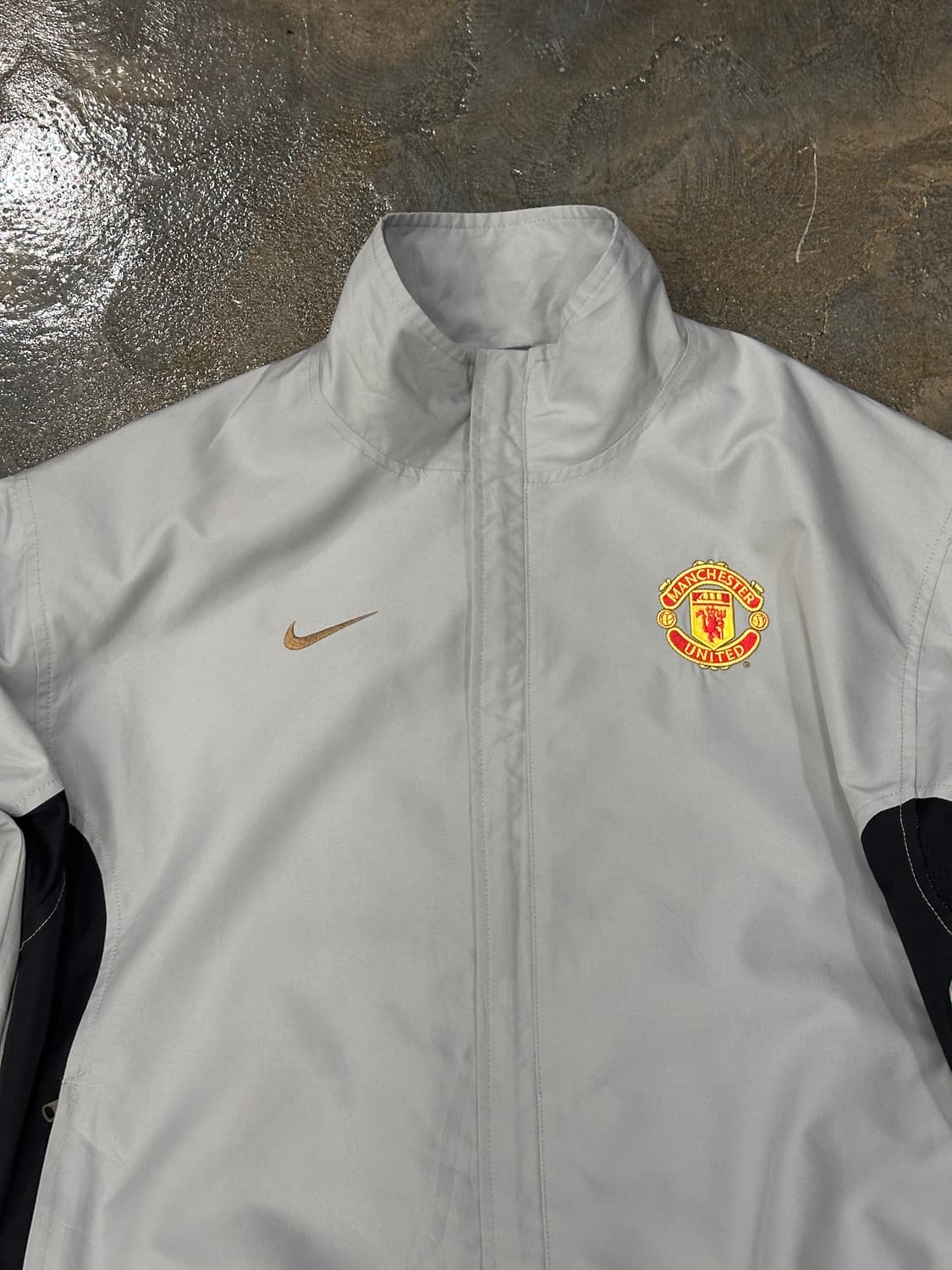 Nike Manchester United 실버 트레이닝 자켓 2000s 상품이미지3