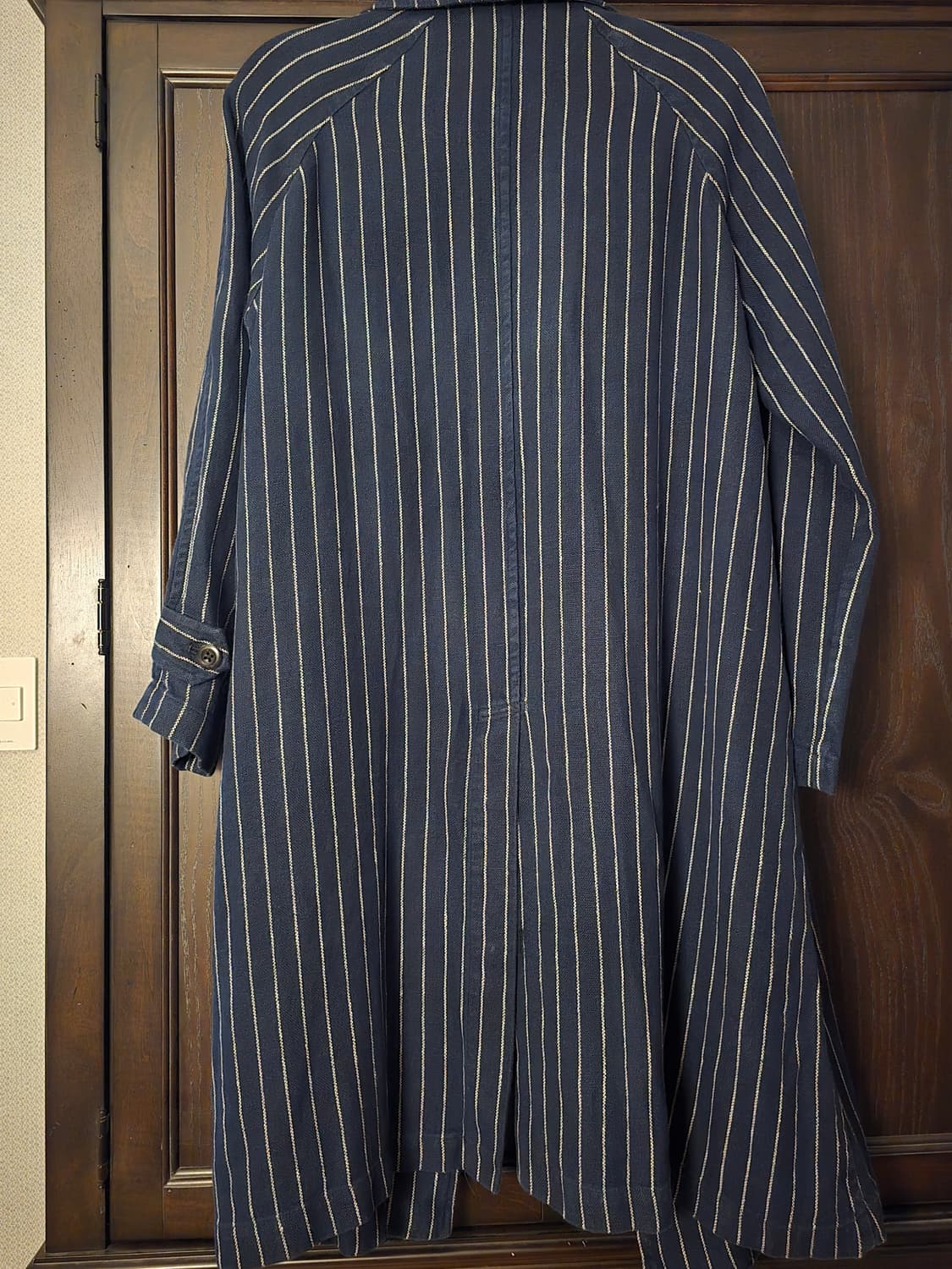 45R 네이비 스트라이프 롱 트렌치 코트3사이즈입니다. 상품이미지2