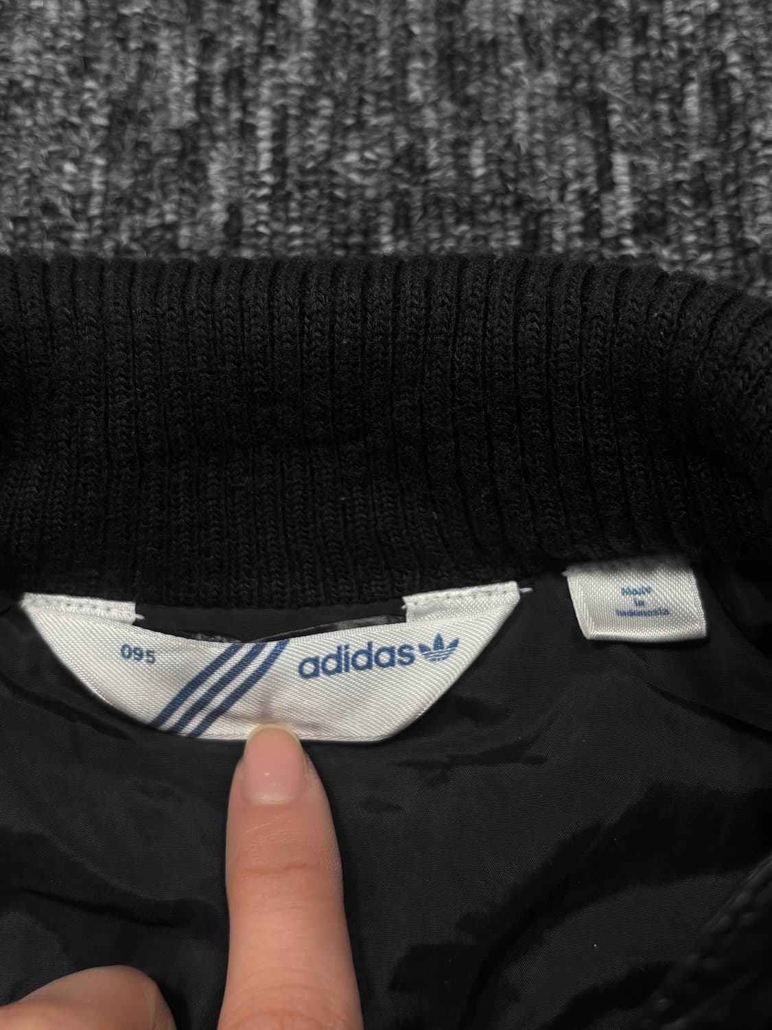 아디다스 블랙 유광 패딩 베스트 상품이미지5