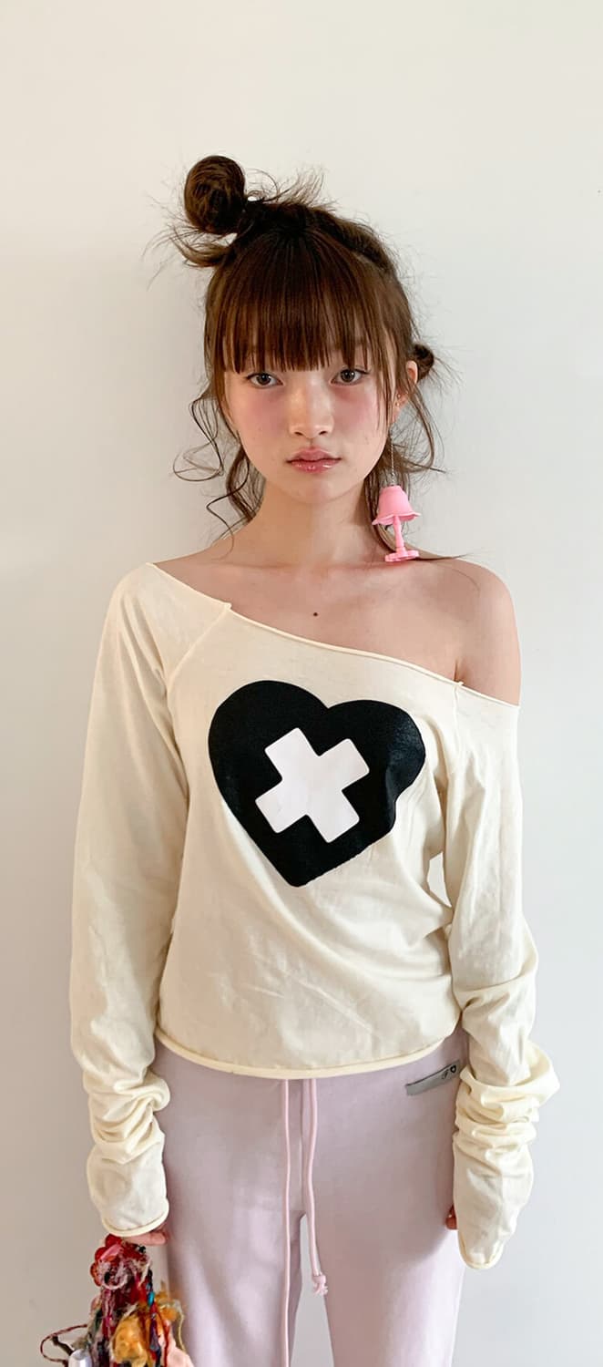 샵페어리 cross heart cut off t-shirt (cream) 상품이미지1