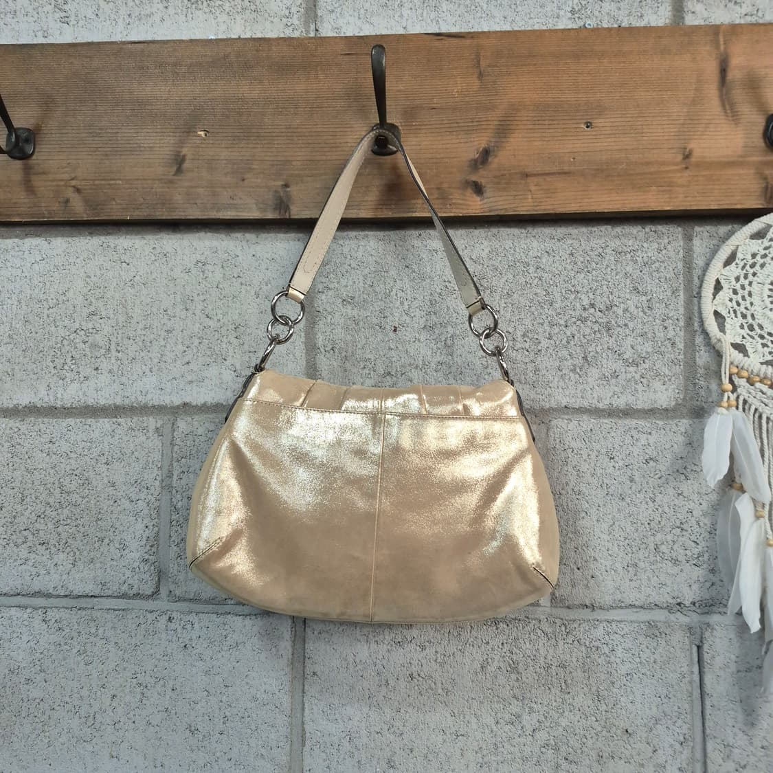 코치 메탈릭 소호 버클쇼퍼백 상품이미지6